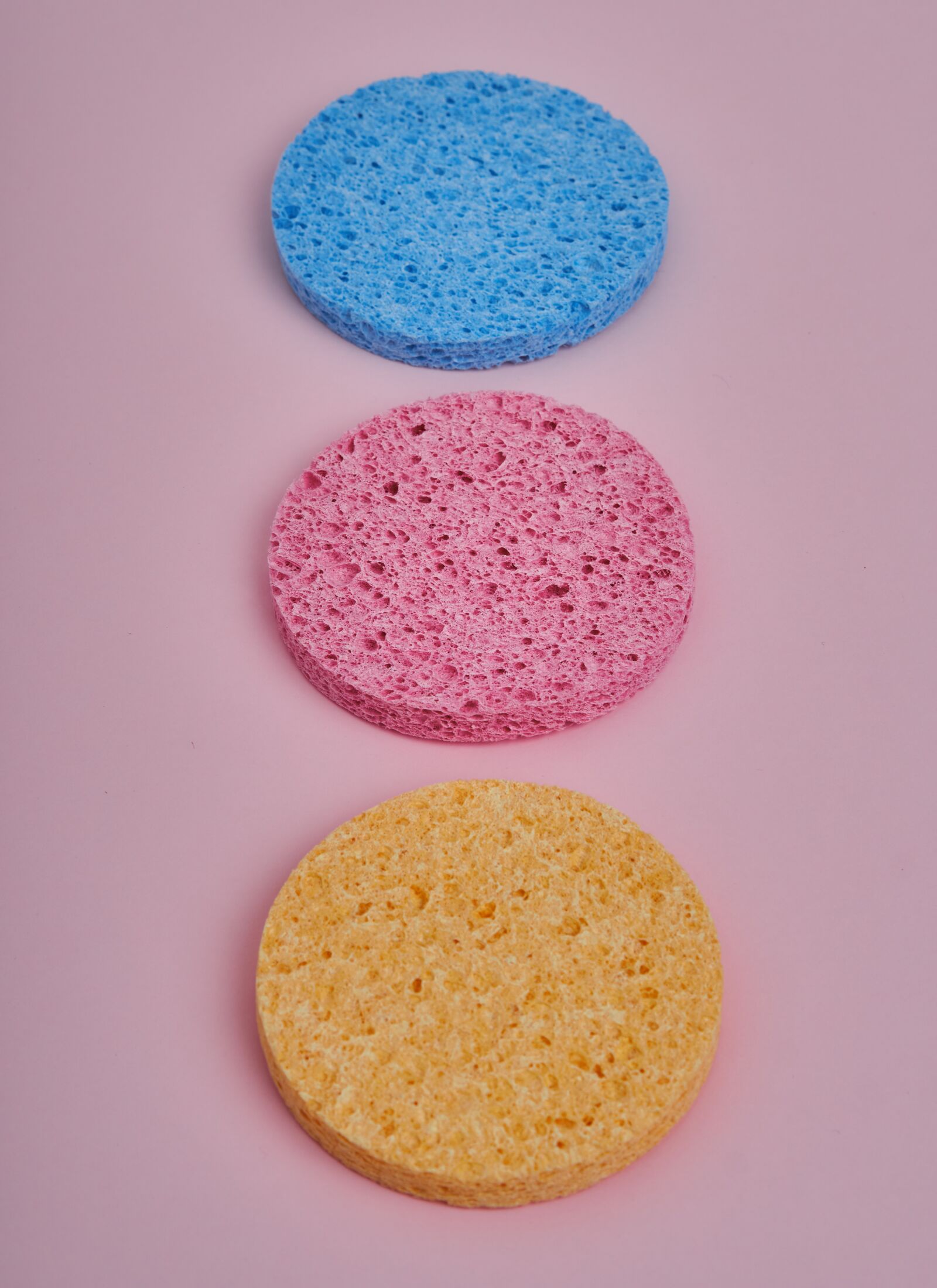 Sony Sonnar T* FE 55mm F1.8 ZA sample photo. Sponge, colors, colorful photography