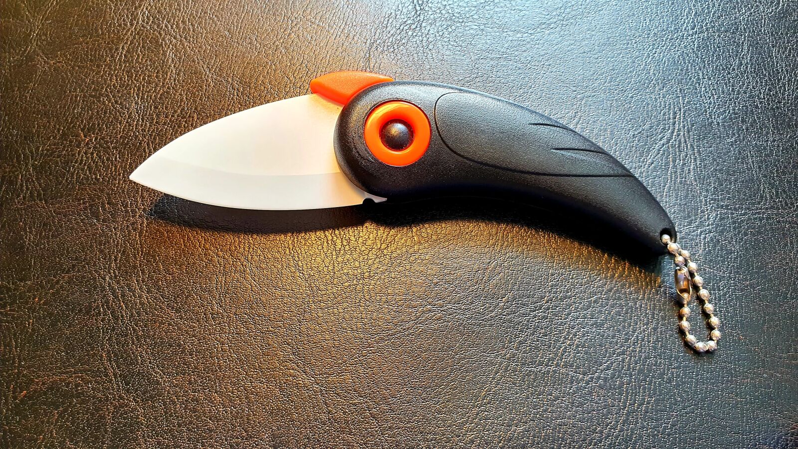 Samsung Galaxy S10e sample photo. Pocket knife, knife, ceramic photography
