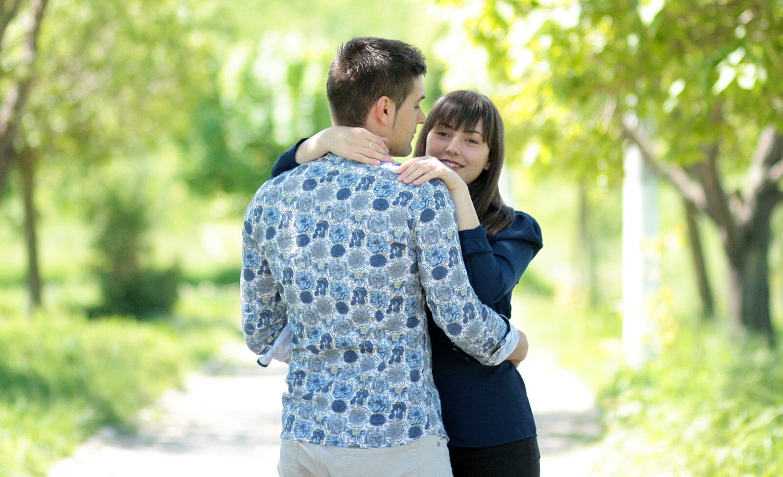 Canon EOS 450D (EOS Rebel XSi / EOS Kiss X2) sample photo. Couple, love, hug photography