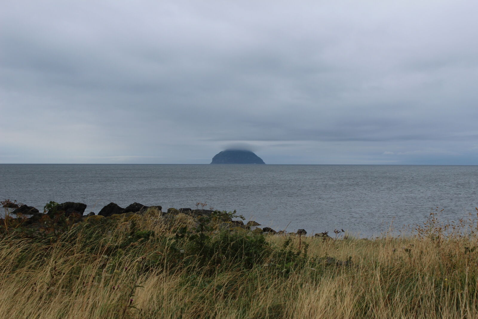 Canon EOS 600D (Rebel EOS T3i / EOS Kiss X5) sample photo. Coast, dreary, gloomy, overcast photography