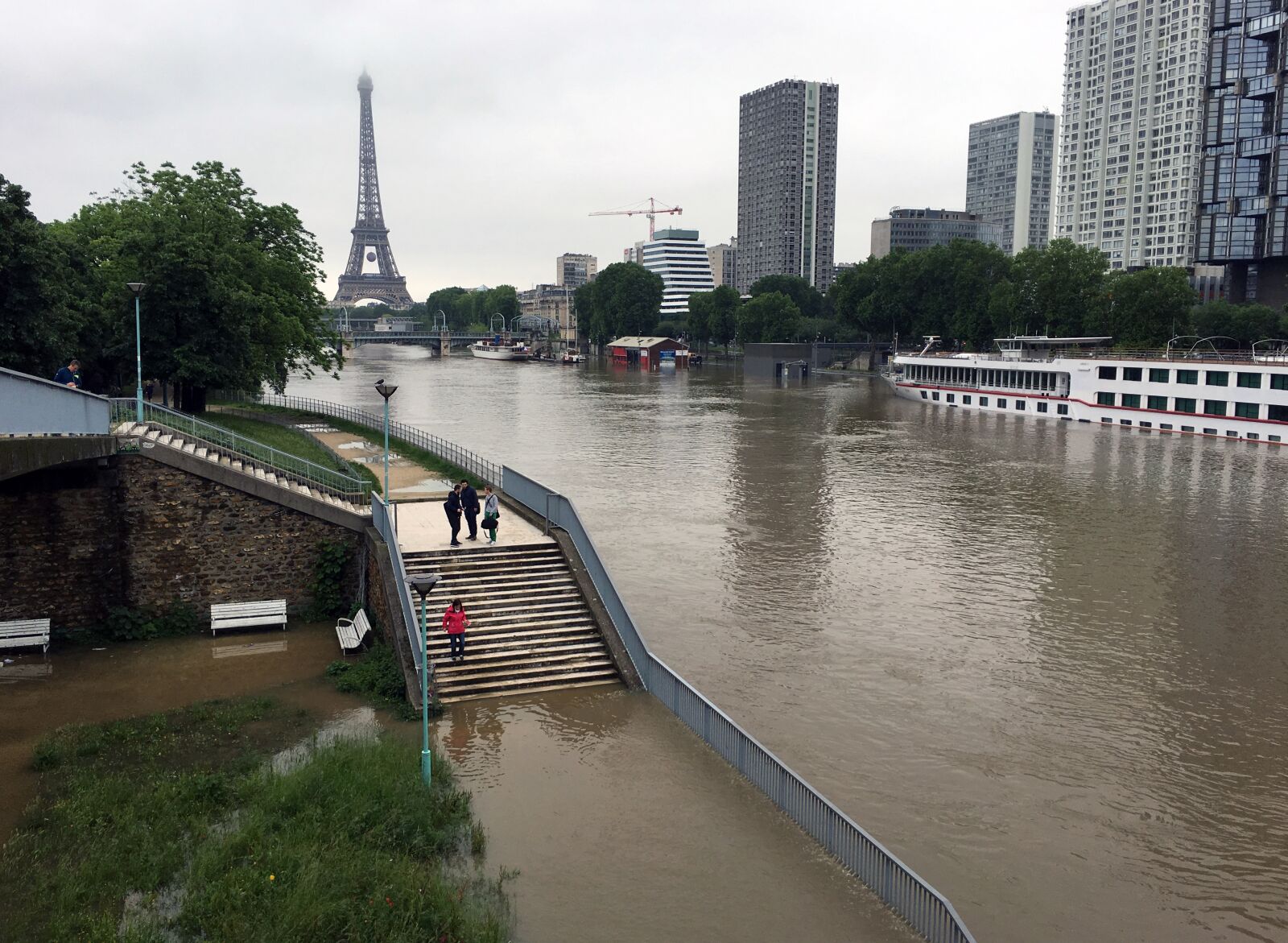 Apple iPhone 6s sample photo. Flood, seine, paris photography
