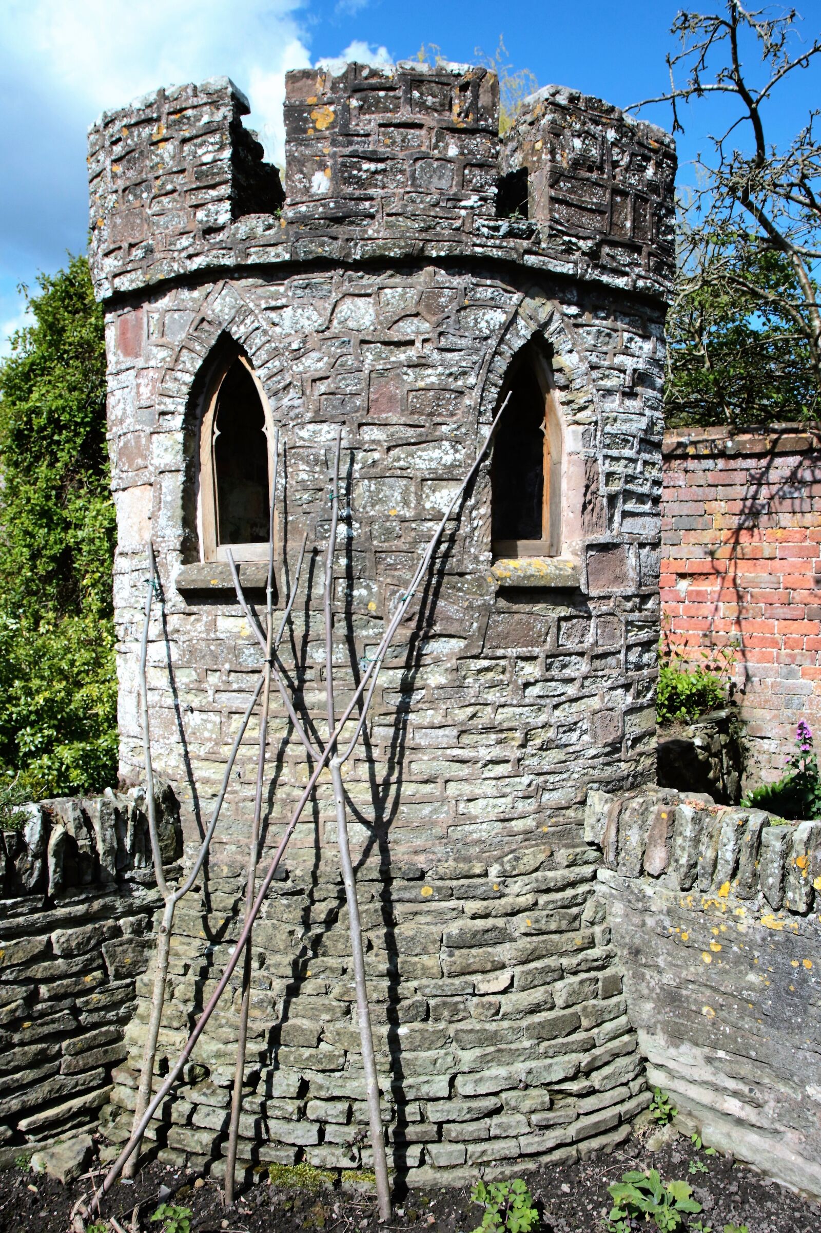 Canon EOS 760D (EOS Rebel T6s / EOS 8000D) sample photo. Garden turret, castle tower photography