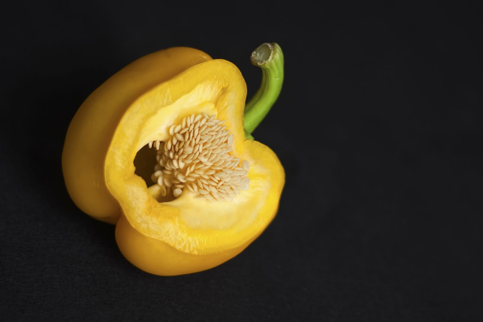 Canon EOS 40D sample photo. Bell pepper, capsicum, yellow photography