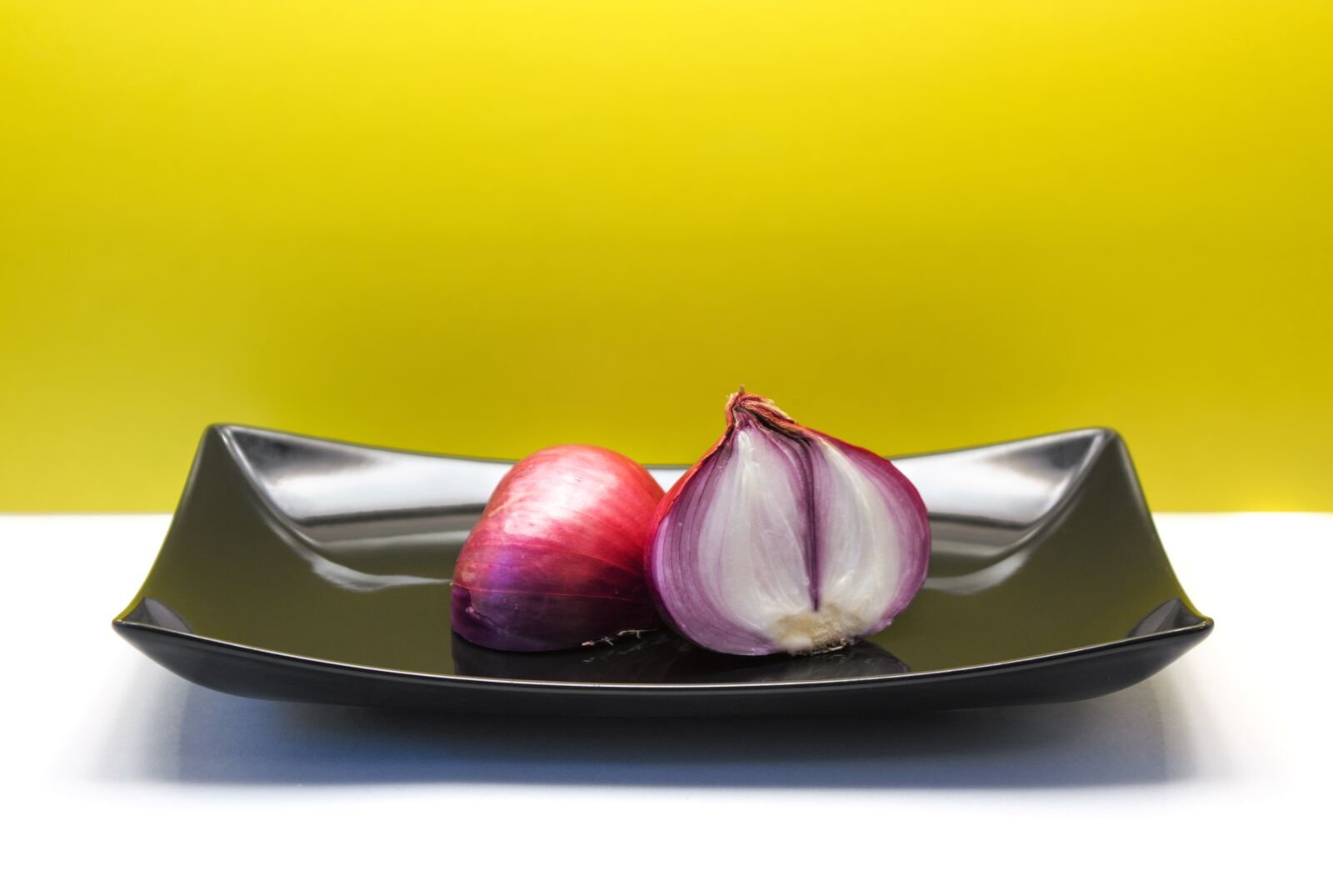 Canon EF-S 18-55mm F3.5-5.6 IS sample photo. Onion, vegetables, black plate photography