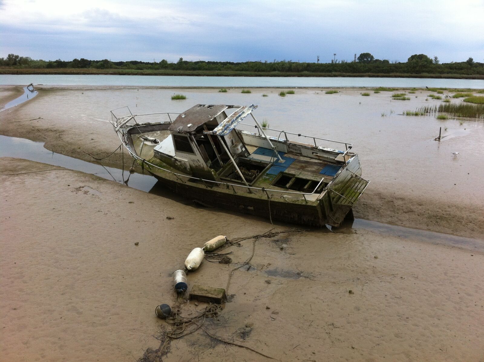 Apple iPhone 4 sample photo. Shipwreck, river, waters photography