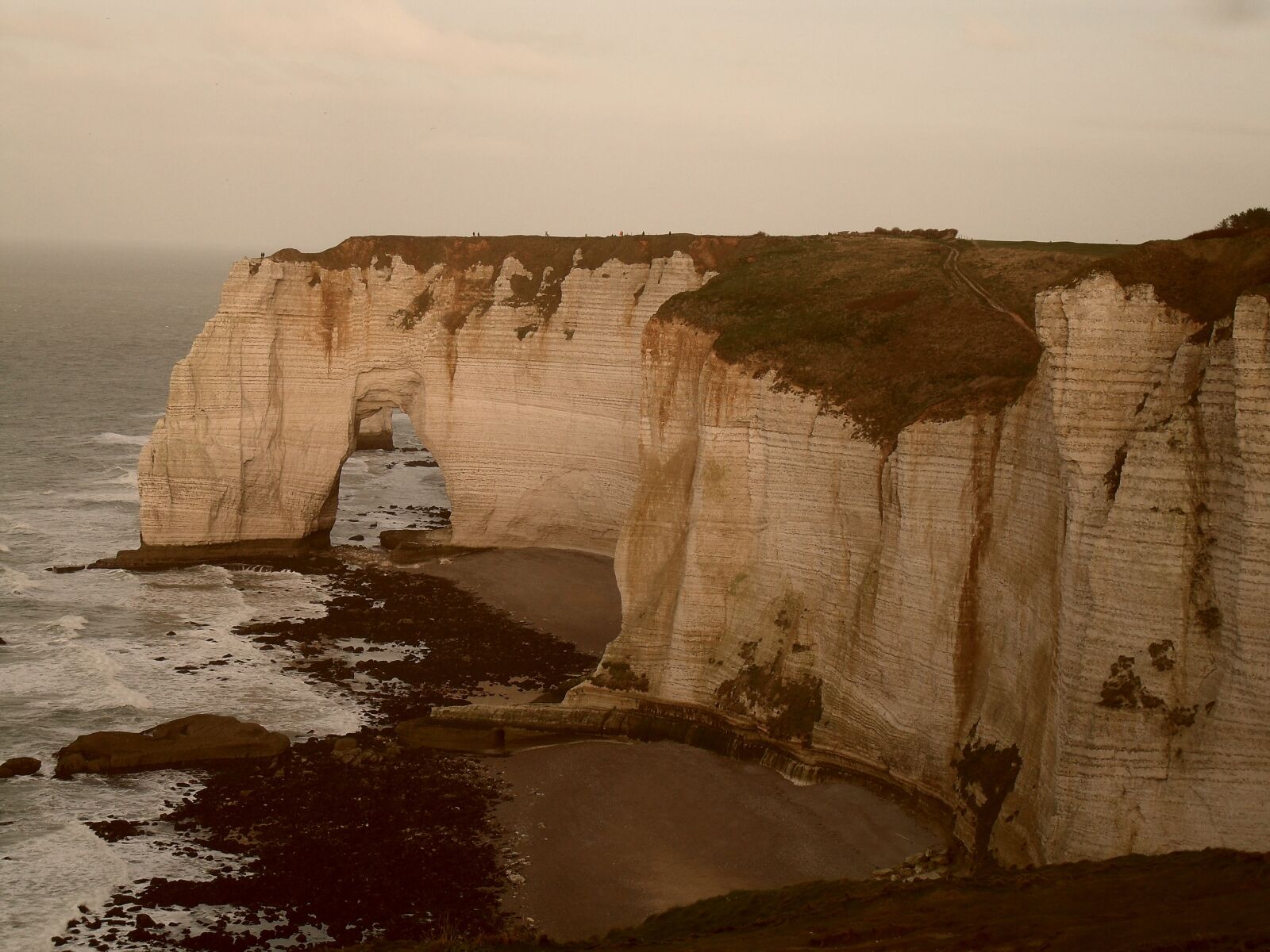 Samsung PL51 / VLUU PL51 /  SL203 sample photo. Etretat, cliff, normandy photography