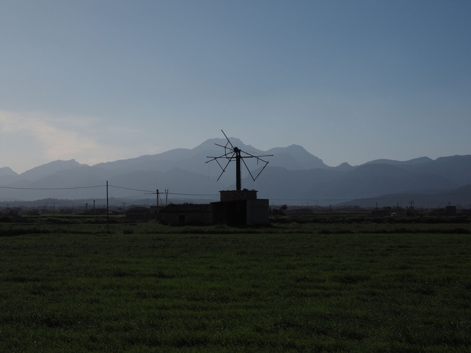 Olympus OM-D E-M1 + Olympus M.Zuiko Digital ED 12-40mm F2.8 Pro sample photo. Windmill, old, lapsed photography