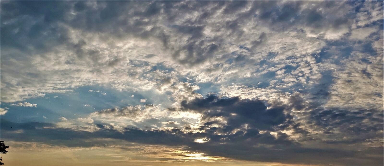 Samsung Galaxy A70 sample photo. Clouds, morning, sunrise photography