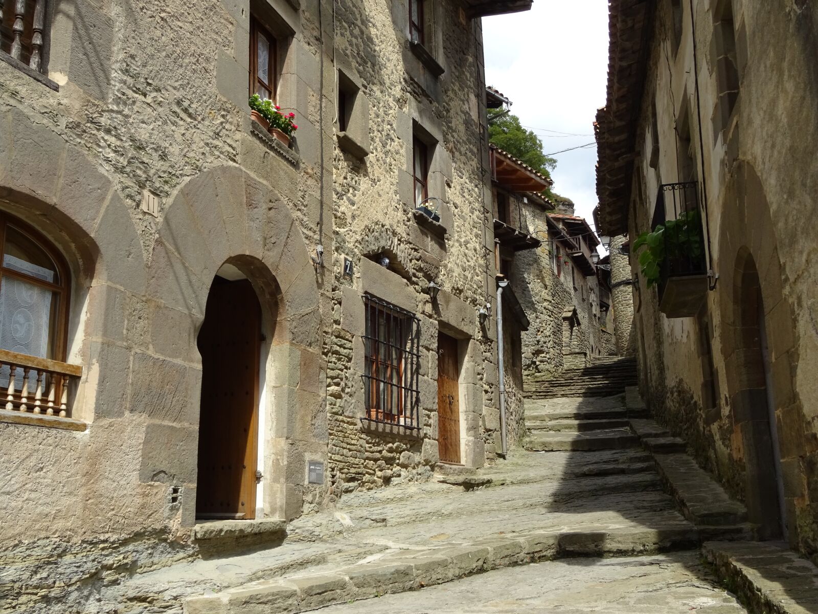 Sony DSC-HX60 sample photo. Rupit, catalonia, street photography