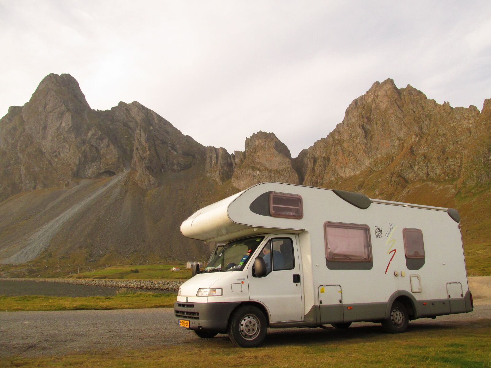 Canon PowerShot SX170 IS sample photo. Mountain, iceland, motorhome photography