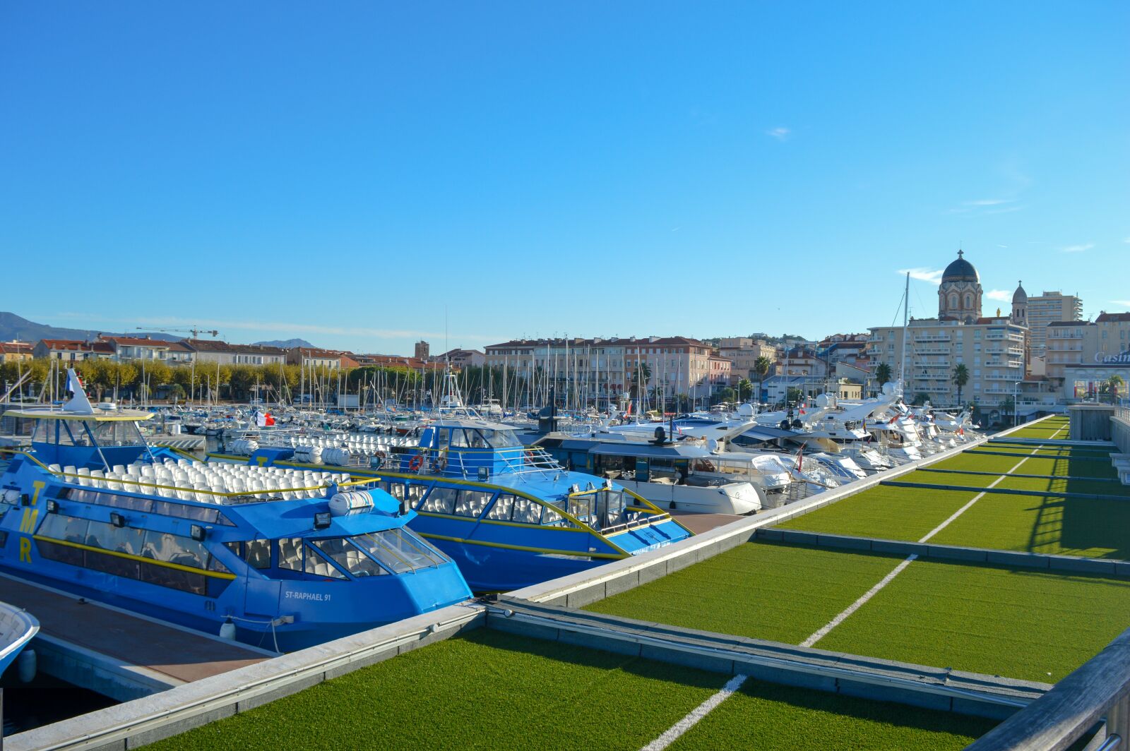 Nikon D3200 sample photo. Saintraphael, beach, yacht photography