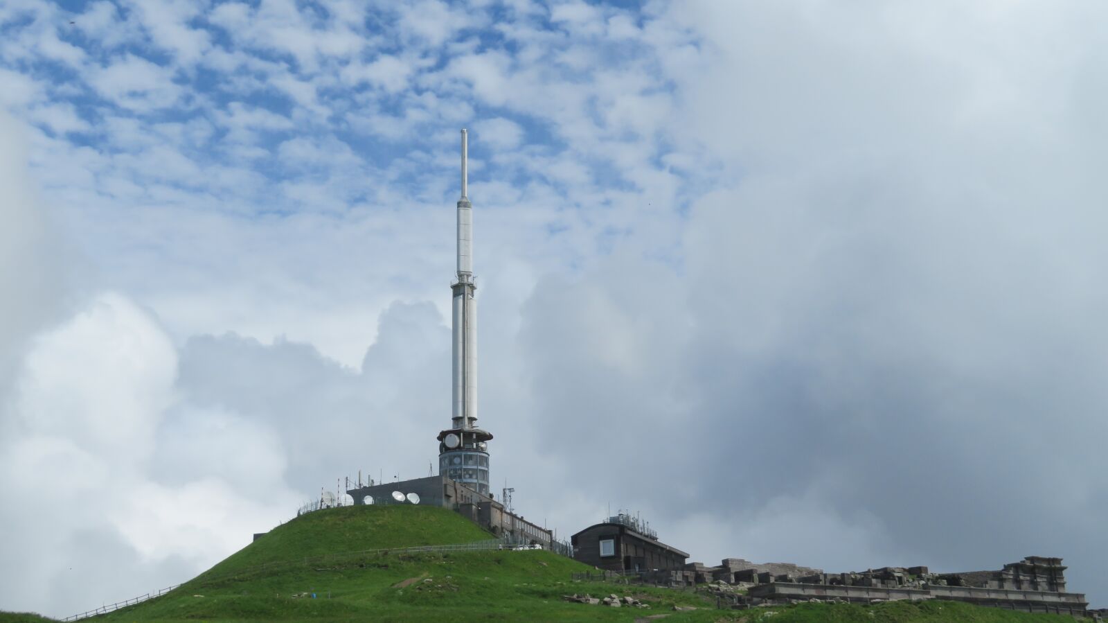 Canon PowerShot SX720 HS sample photo. Auvergne, france, antenna photography