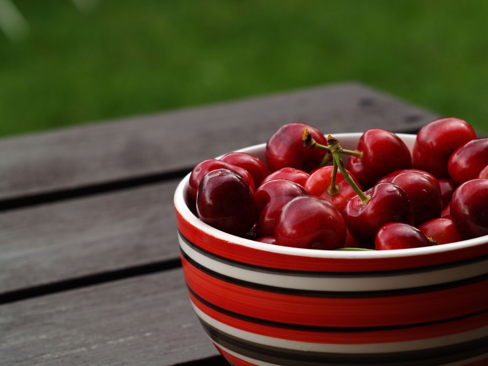 Olympus E-500 (EVOLT E-500) sample photo. Eating, fruit, healthy photography