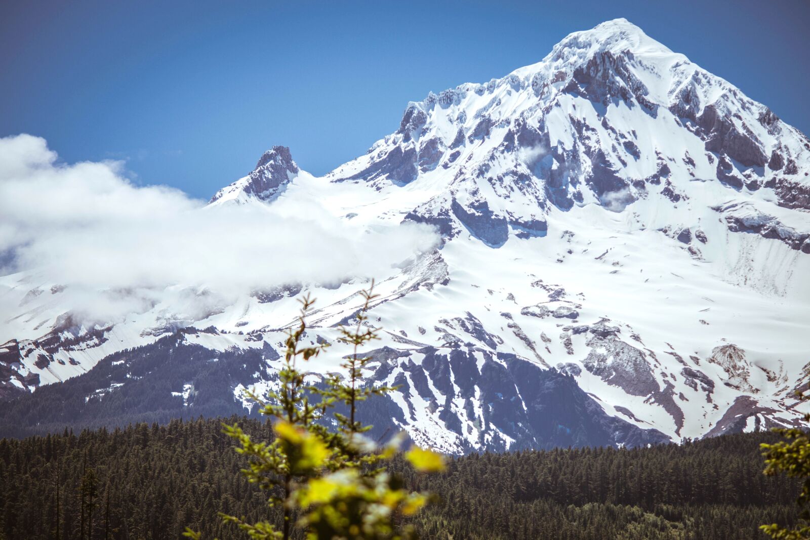 Nikon D5200 sample photo. Mountain peak, cloud, snow photography