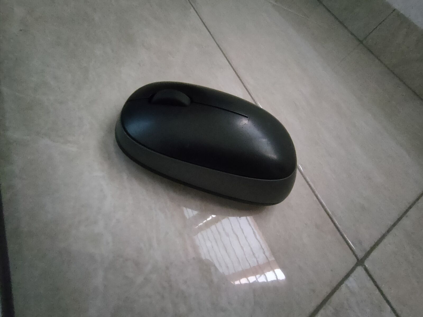 OPPO RENO2 sample photo. Mouse, floor, dark photography