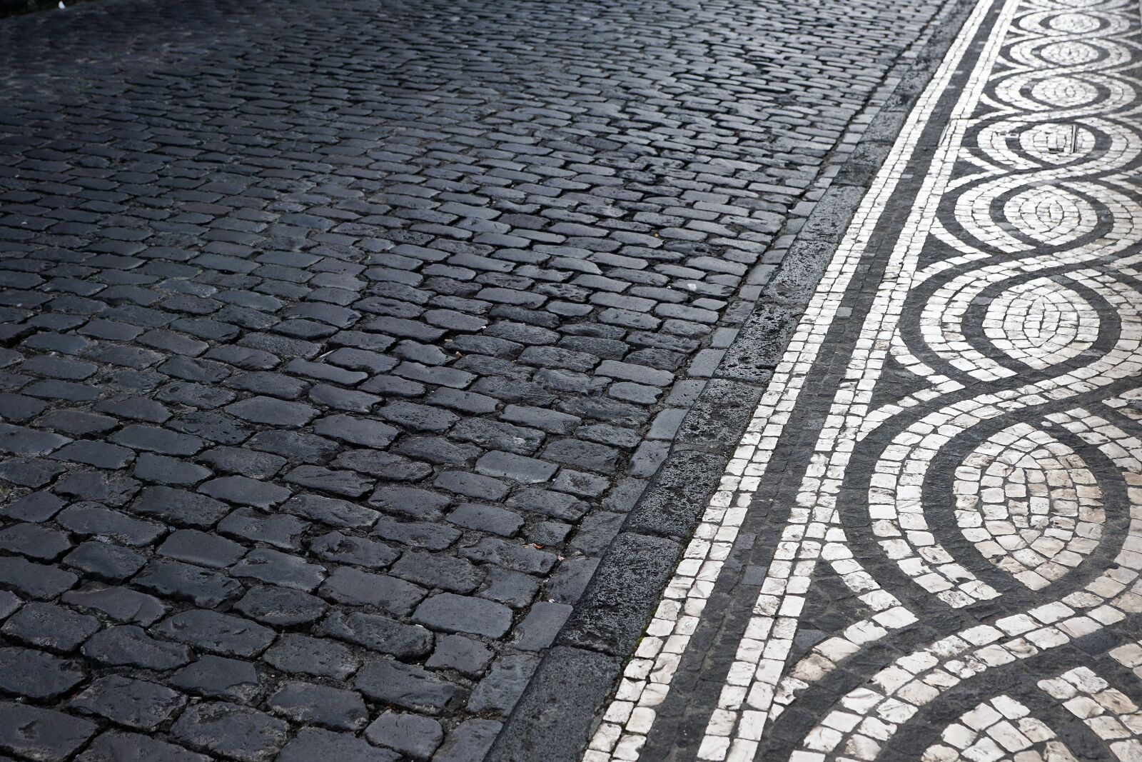Sony ILCA-77M2 + Sony DT 16-50mm F2.8 SSM sample photo. Road, mosaic, away photography