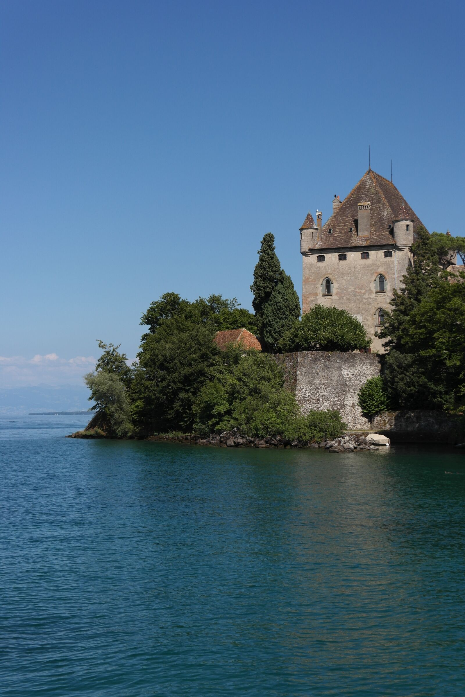 Samsung NX1100 sample photo. Castle, lake, yvoire photography