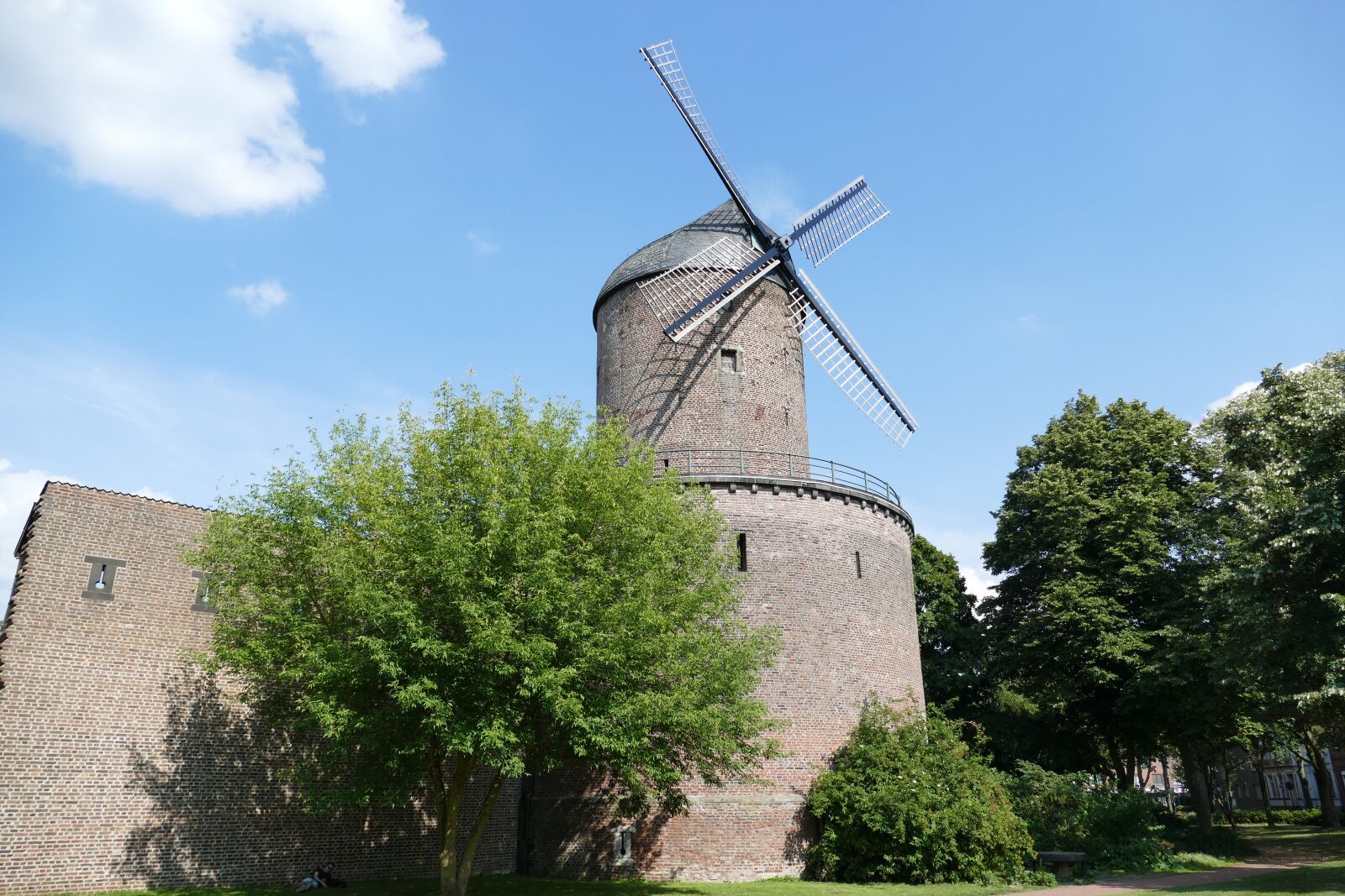 Panasonic Lumix DMC-FZ1000 sample photo. Mill, windmill, energy photography