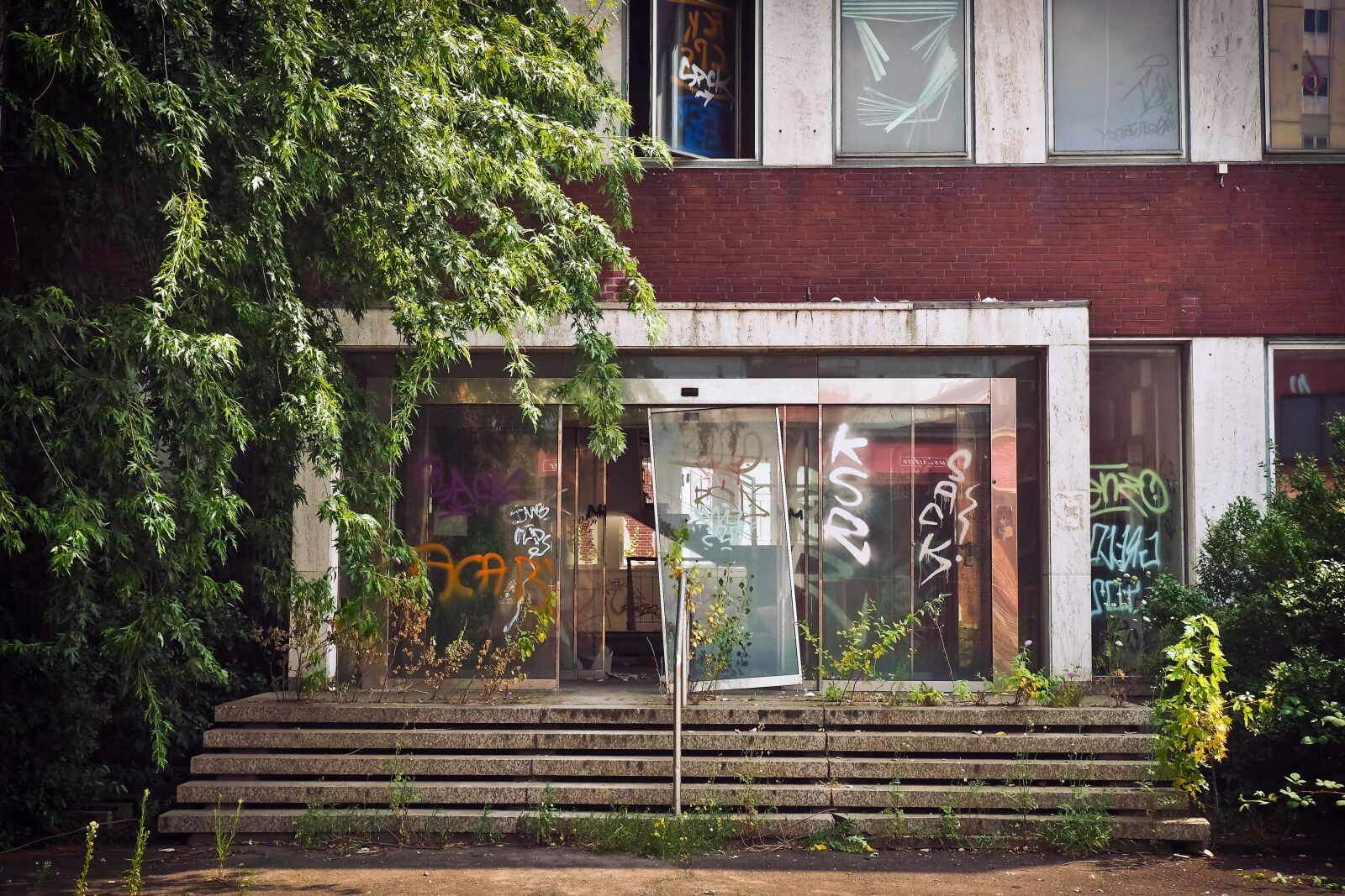 Olympus OM-D E-M10 sample photo. Lost places, old, decay photography