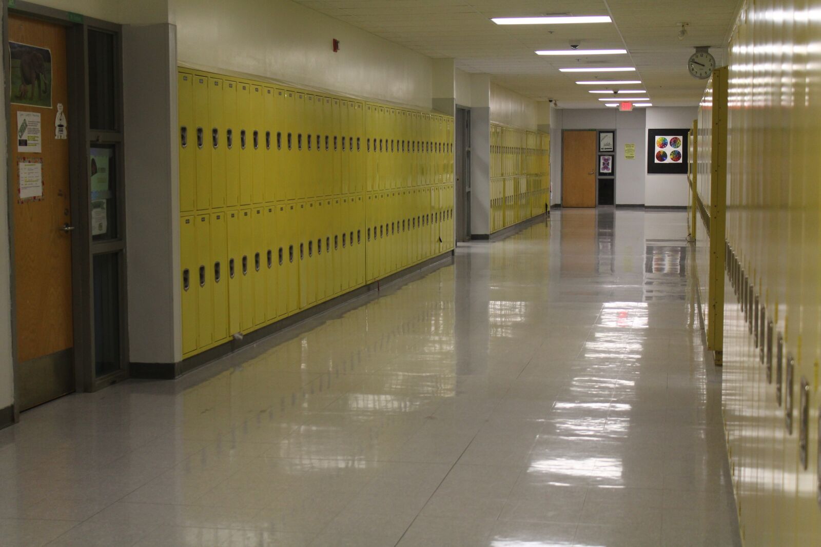 Canon EOS 1200D (EOS Rebel T5 / EOS Kiss X70 / EOS Hi) sample photo. School, lockers, lock photography