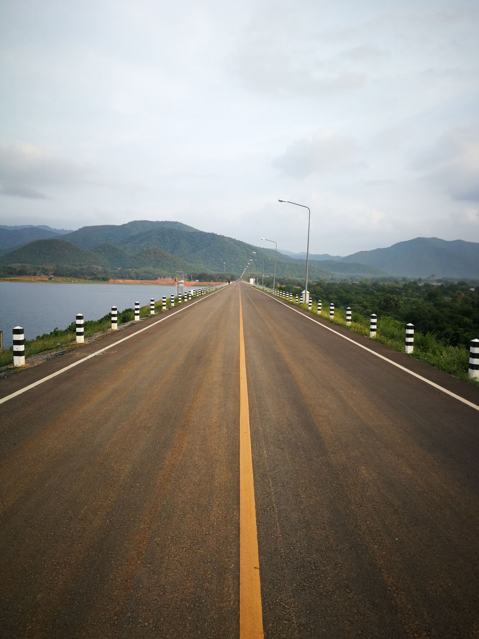 HUAWEI P10 sample photo. Street, dam, prachuap khiri photography