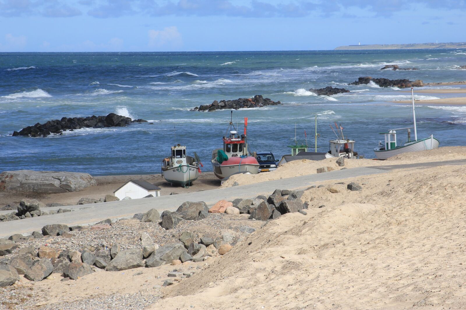 Canon EOS 550D (EOS Rebel T2i / EOS Kiss X4) sample photo. Boat, beach, fishing boat photography
