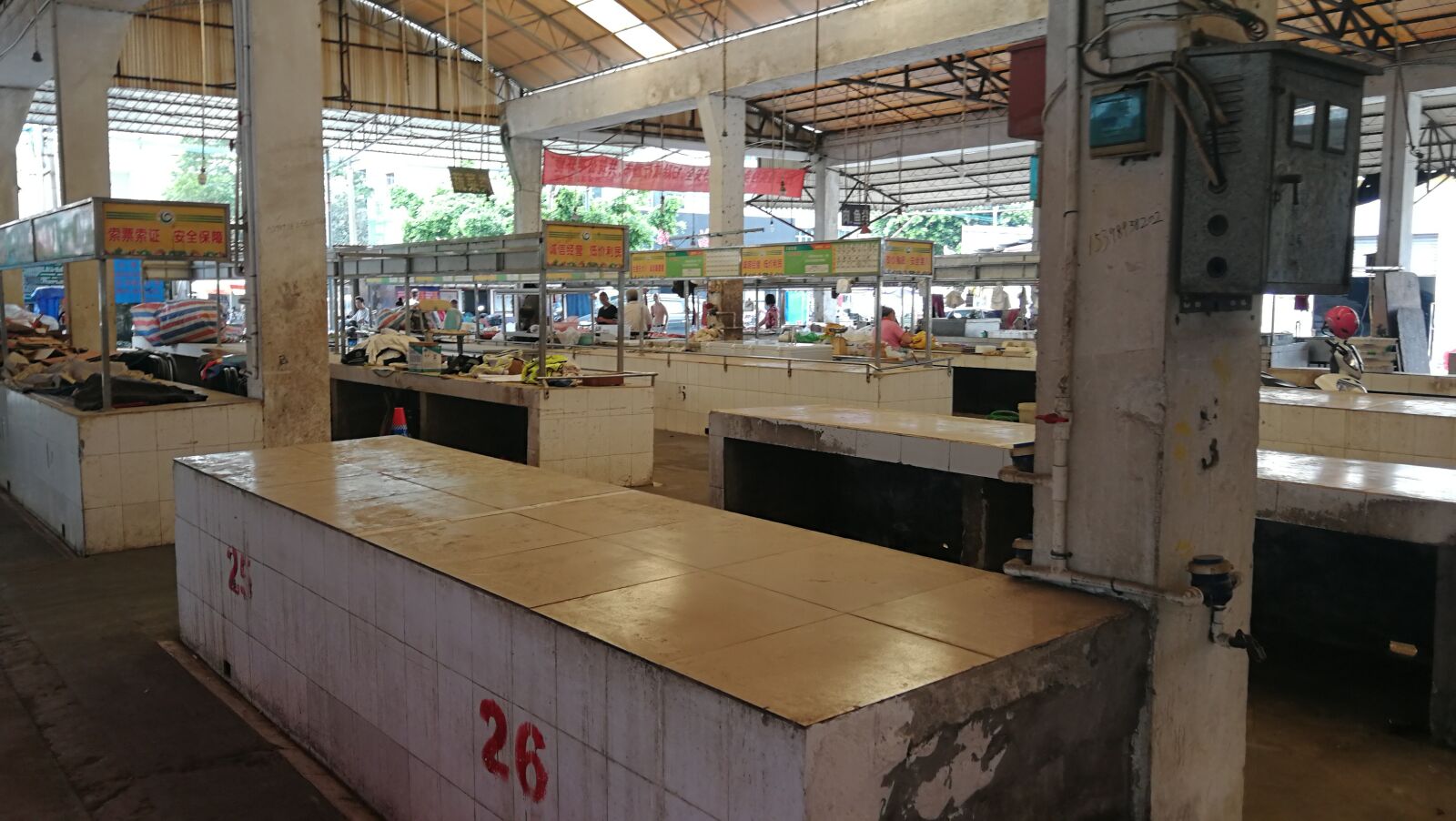 HUAWEI P10 sample photo. Market, depression, collapse photography
