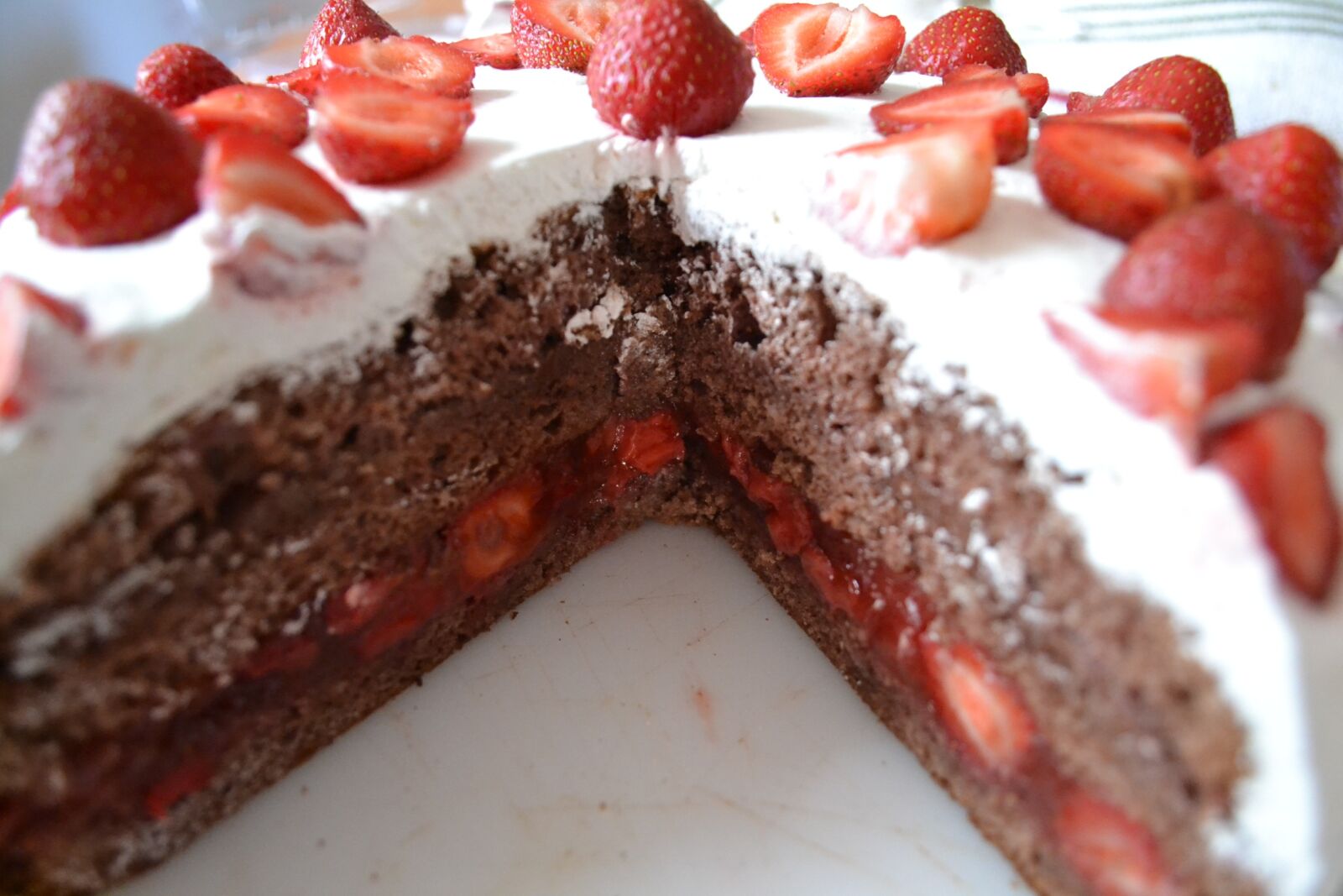Nikon D3100 sample photo. Cake, strawberry cake, strawberry photography