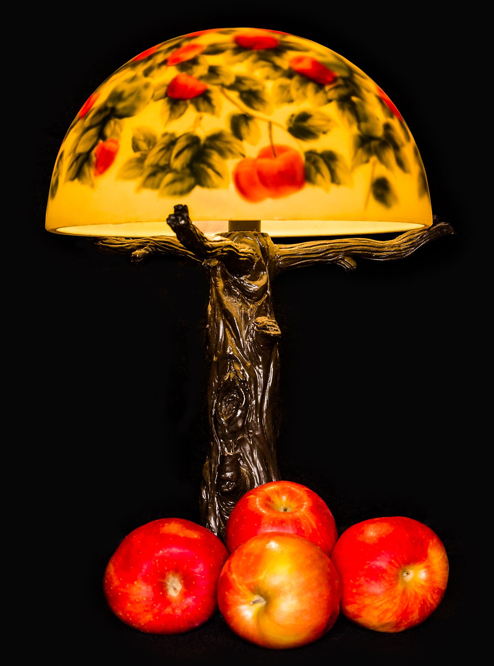 Canon EF 24-105mm F3.5-5.6 IS STM sample photo. Apple, lamp, light photography