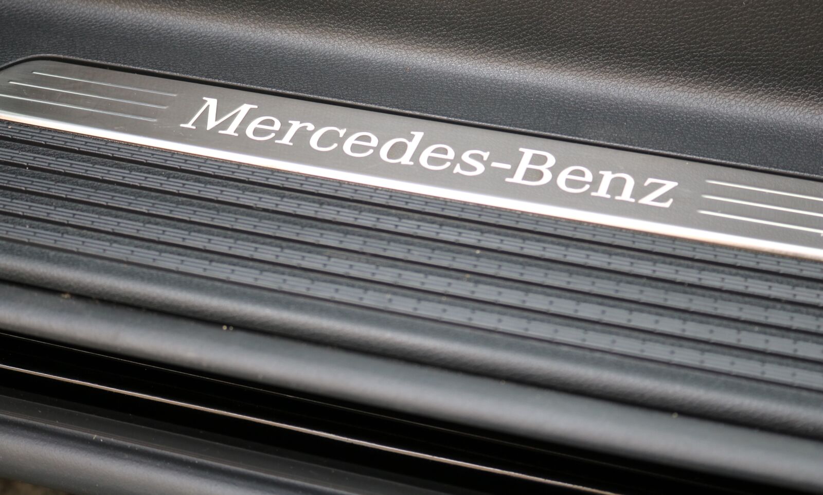 Canon EOS 750D (EOS Rebel T6i / EOS Kiss X8i) sample photo. Mercedes benz, diesel scandal photography