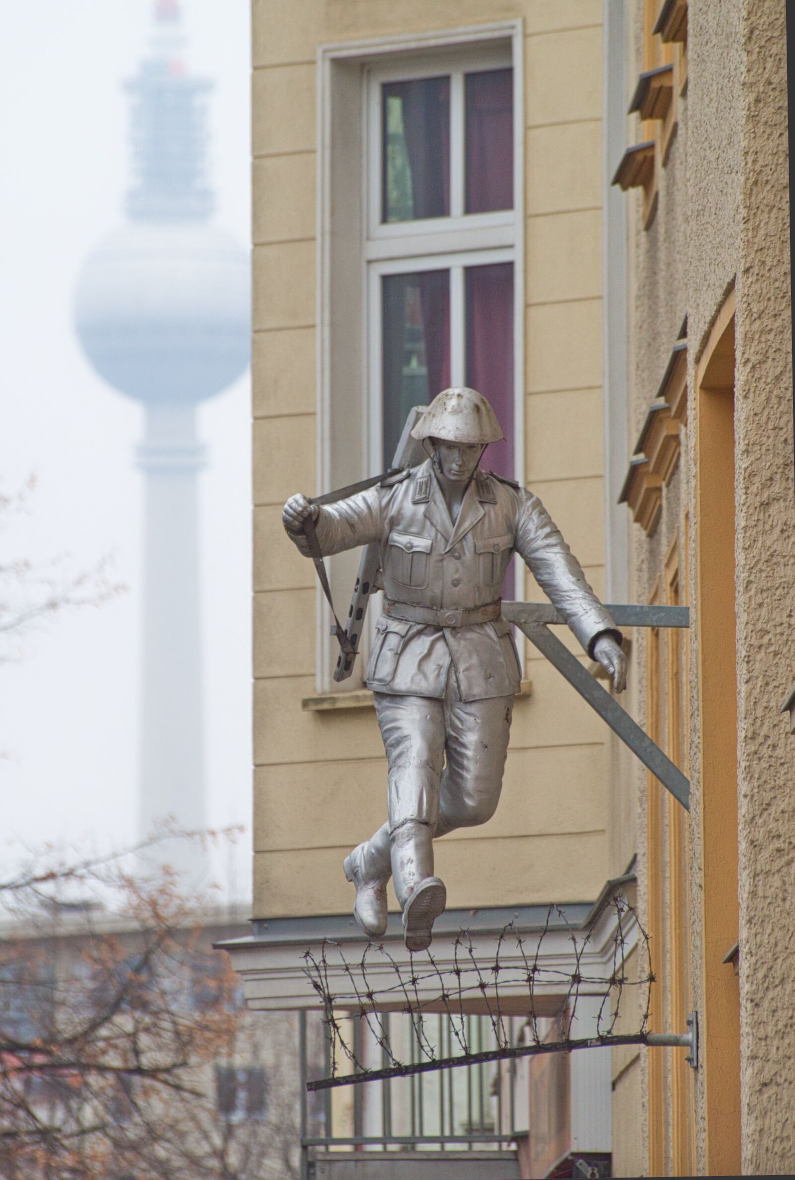 Pentax K-30 sample photo. Berlin, berlin wall, fall photography