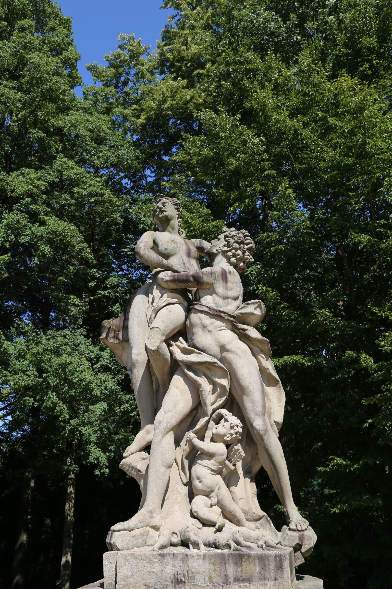 Canon EOS 6D + Canon EF 24-105mm F4L IS USM sample photo. Sculpture, stone figure, old photography