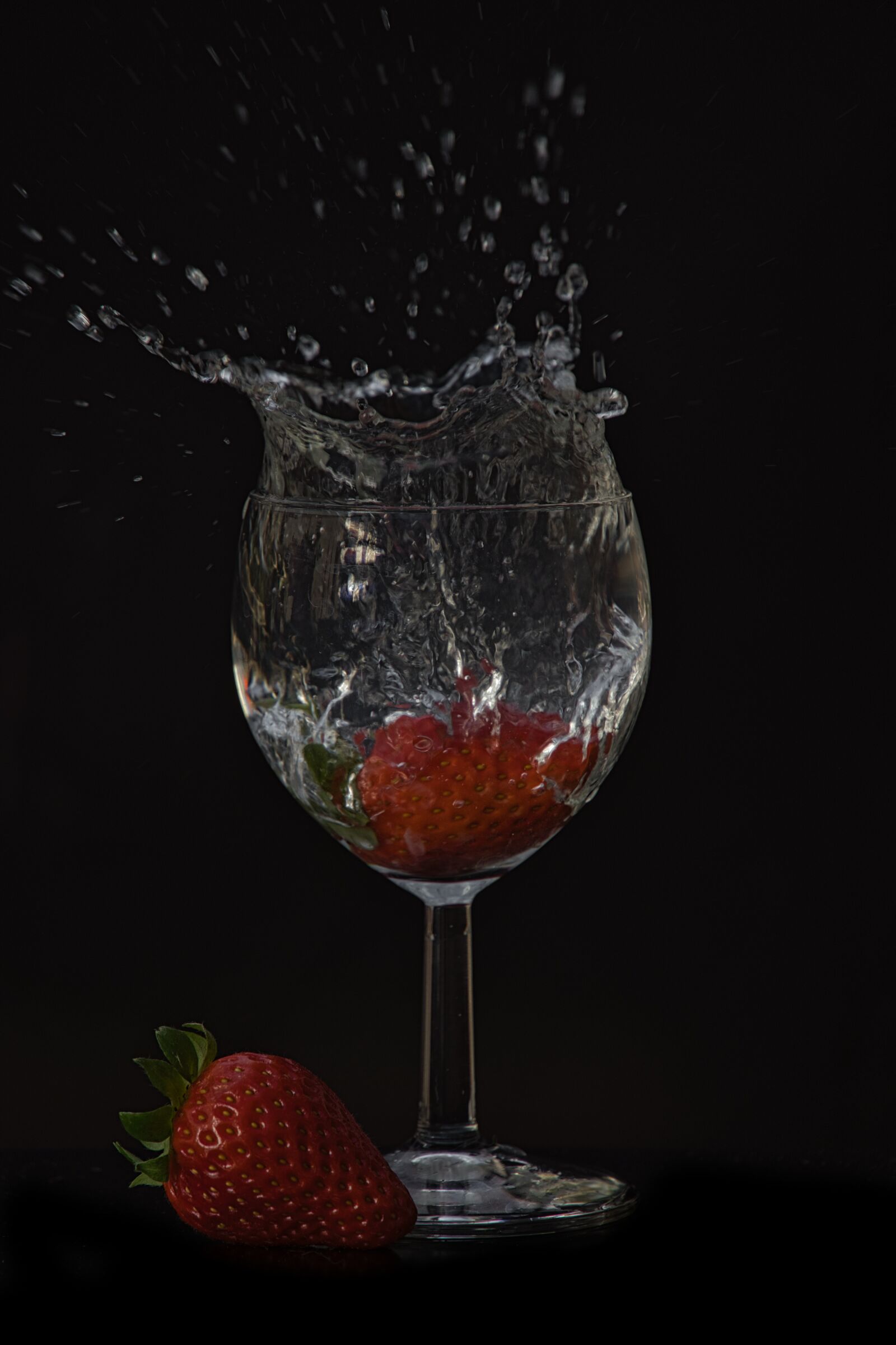 Sony a6400 sample photo. Black background, strawberries, water photography