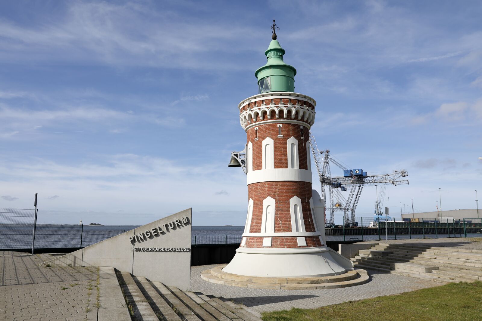 Canon EF 24-70mm F2.8L II USM sample photo. Lighthouse, coast, tower photography
