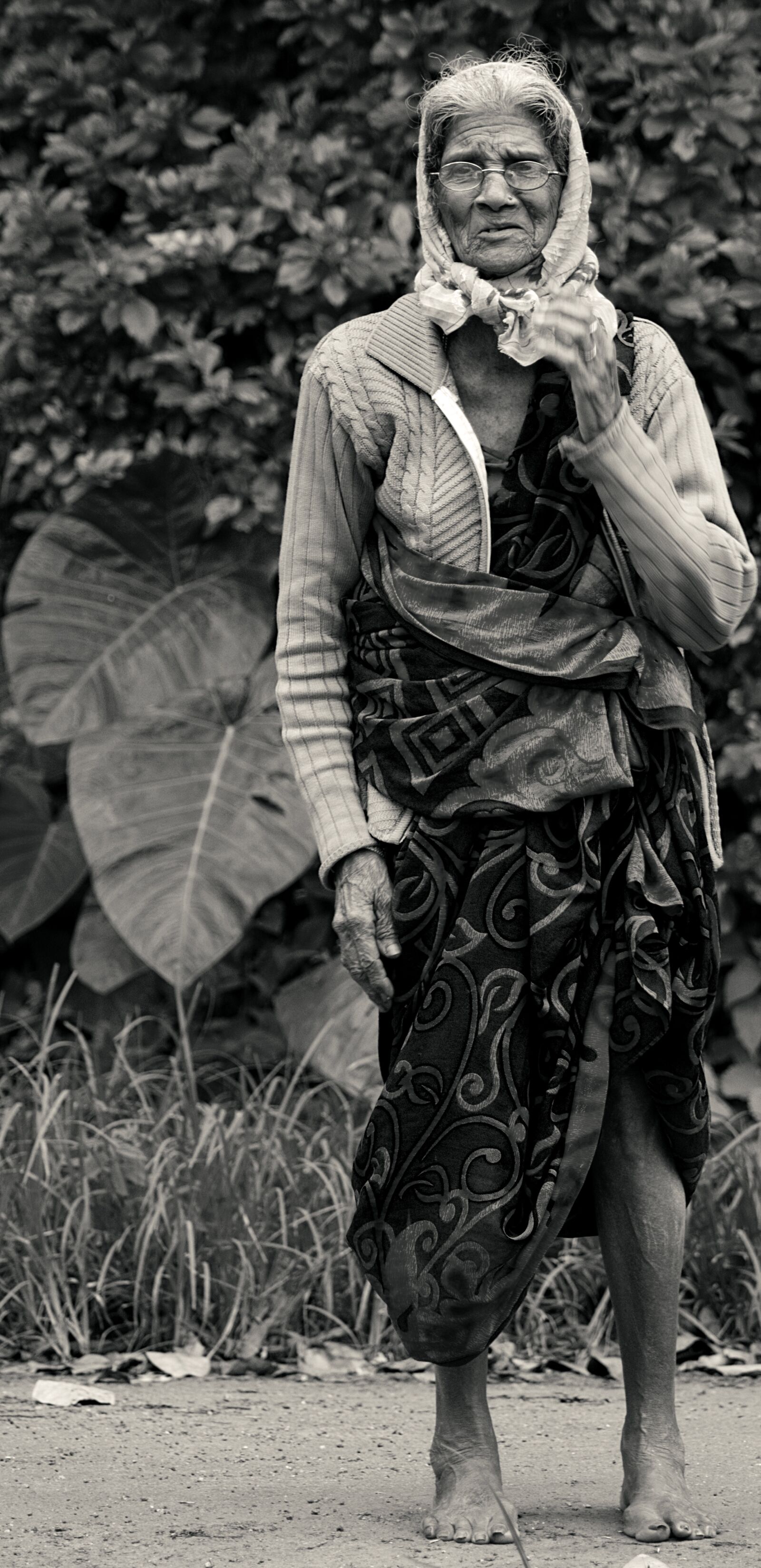 Nikon D5200 sample photo. Old lady, black and photography