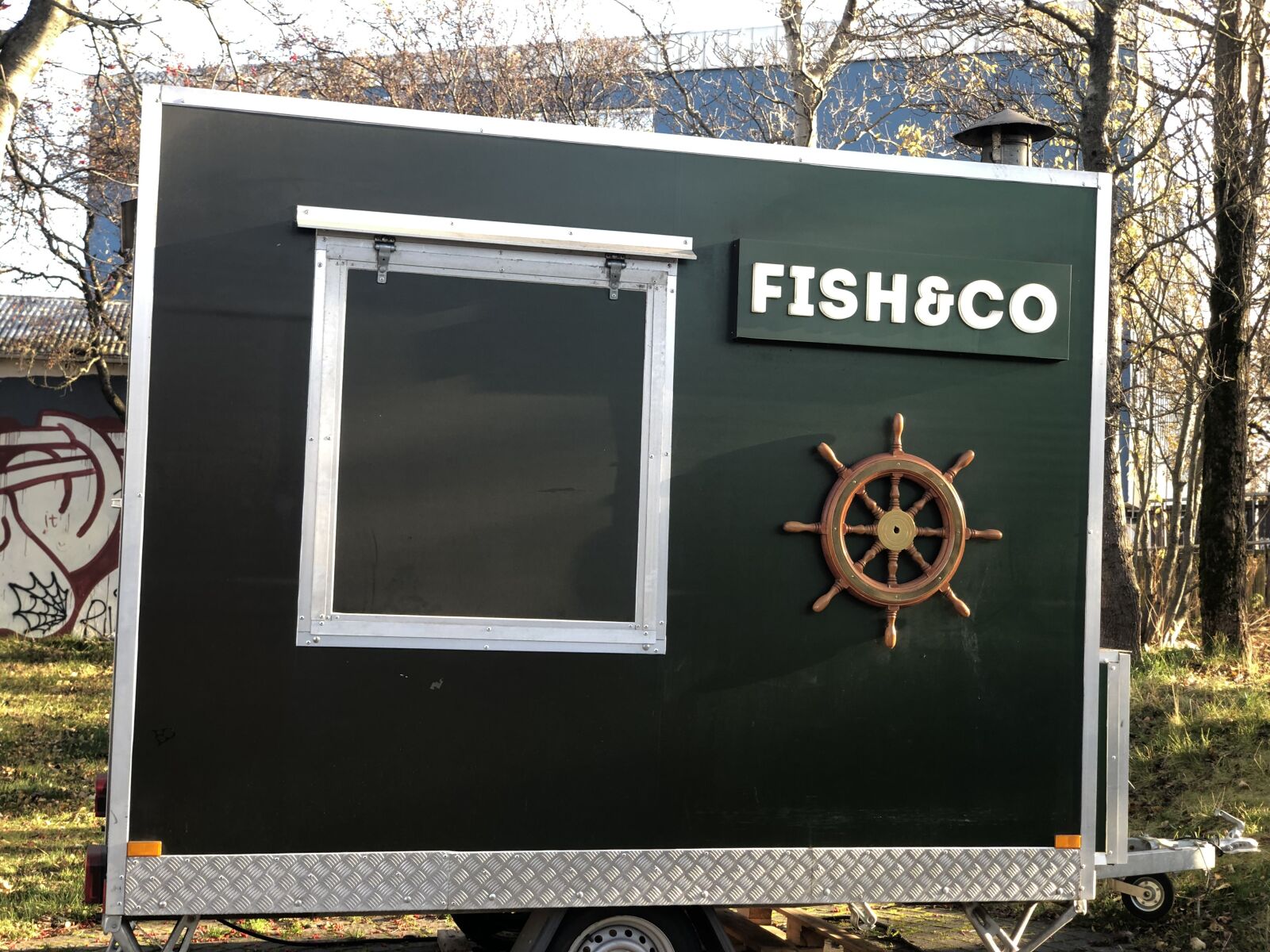 iPhone X back dual camera 6mm f/2.4 sample photo. Iceland, food cart, fish photography