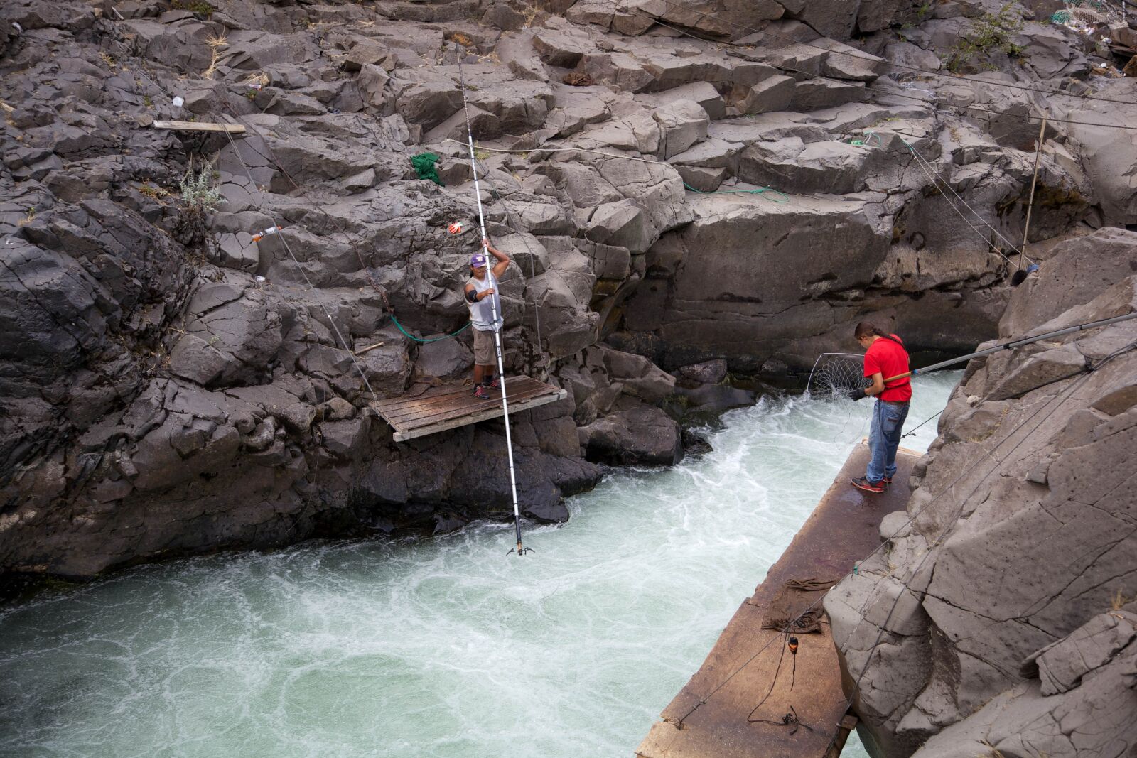 Canon EOS 5D Mark II sample photo. Fast, stream, fishing photography