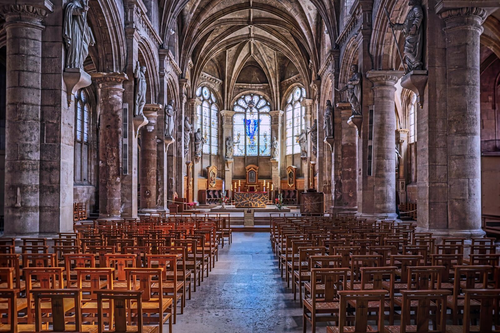 Canon EF 24-70mm F4L IS USM sample photo. Church, empty, religion photography