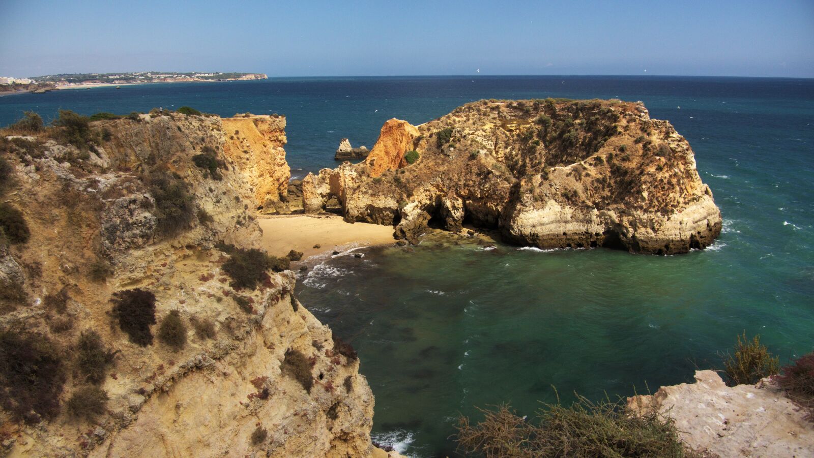 Panasonic Lumix DMC-GH2 sample photo. Algarve, portugal, rock photography
