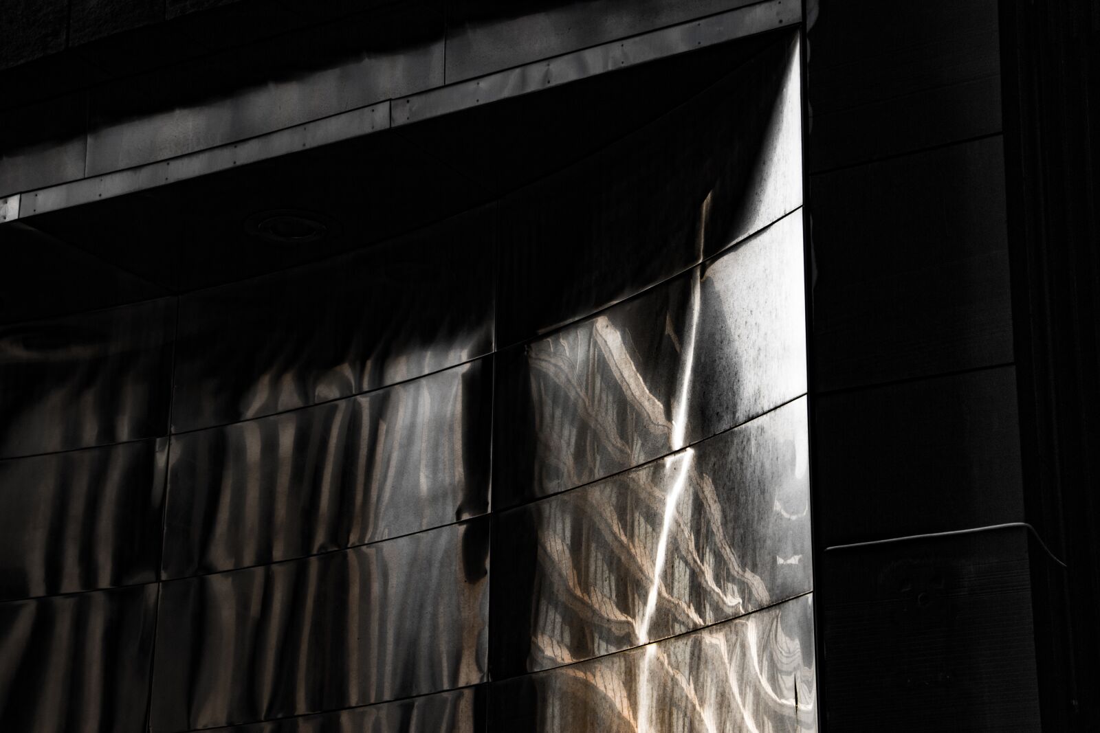 Canon EOS 650D (EOS Rebel T4i / EOS Kiss X6i) sample photo. Metal, reflective, silver photography