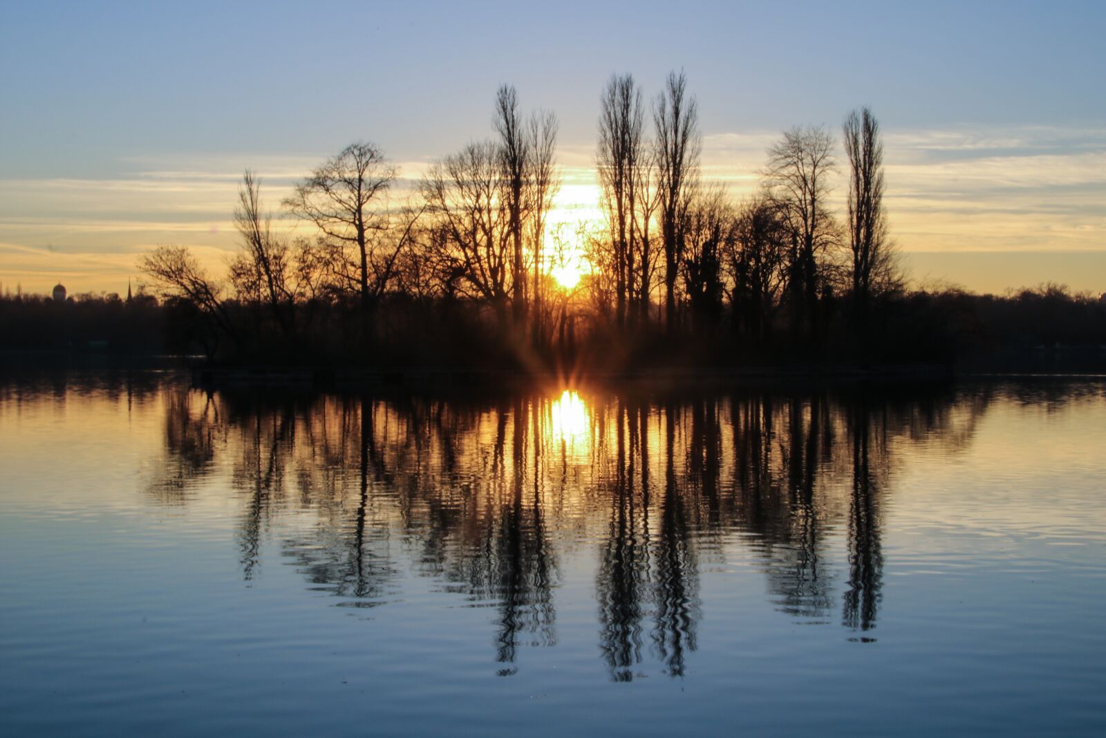Canon EOS 750D (EOS Rebel T6i / EOS Kiss X8i) + Canon TS-E 90mm F2.8 Tilt-Shift sample photo. Sunset, lake, landscape photography