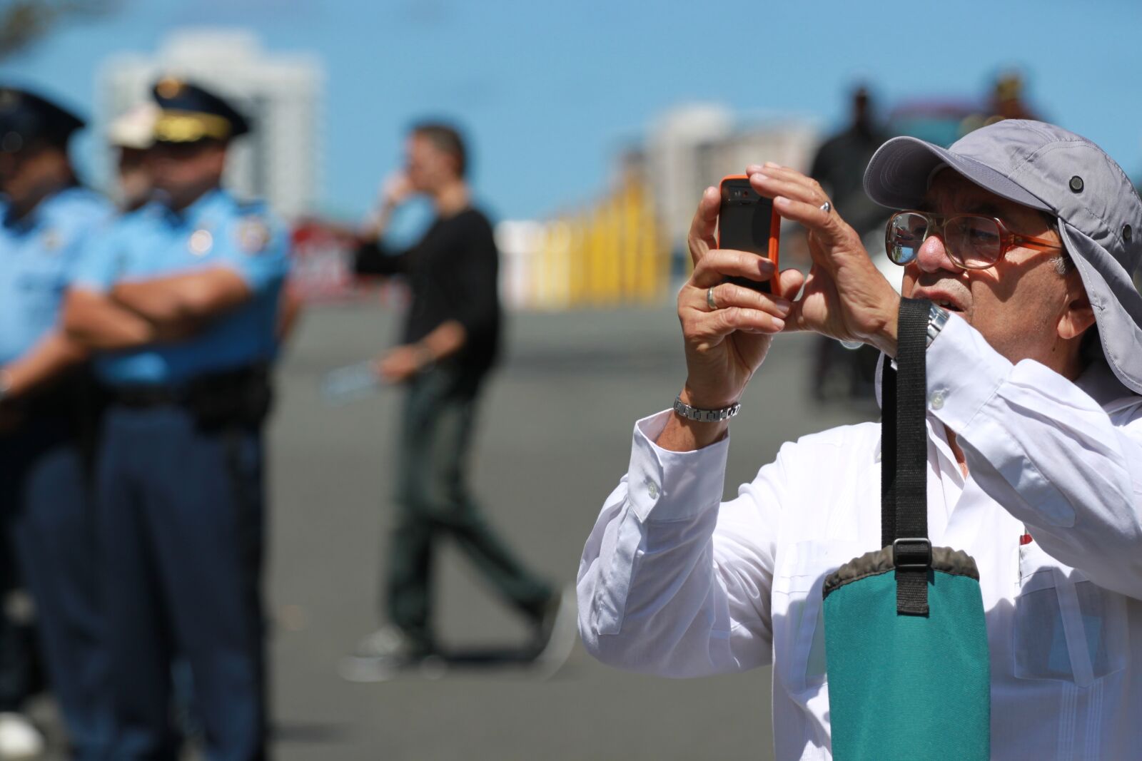 Canon EOS 500D (EOS Rebel T1i / EOS Kiss X3) sample photo. Police, demonstration, selfie photography