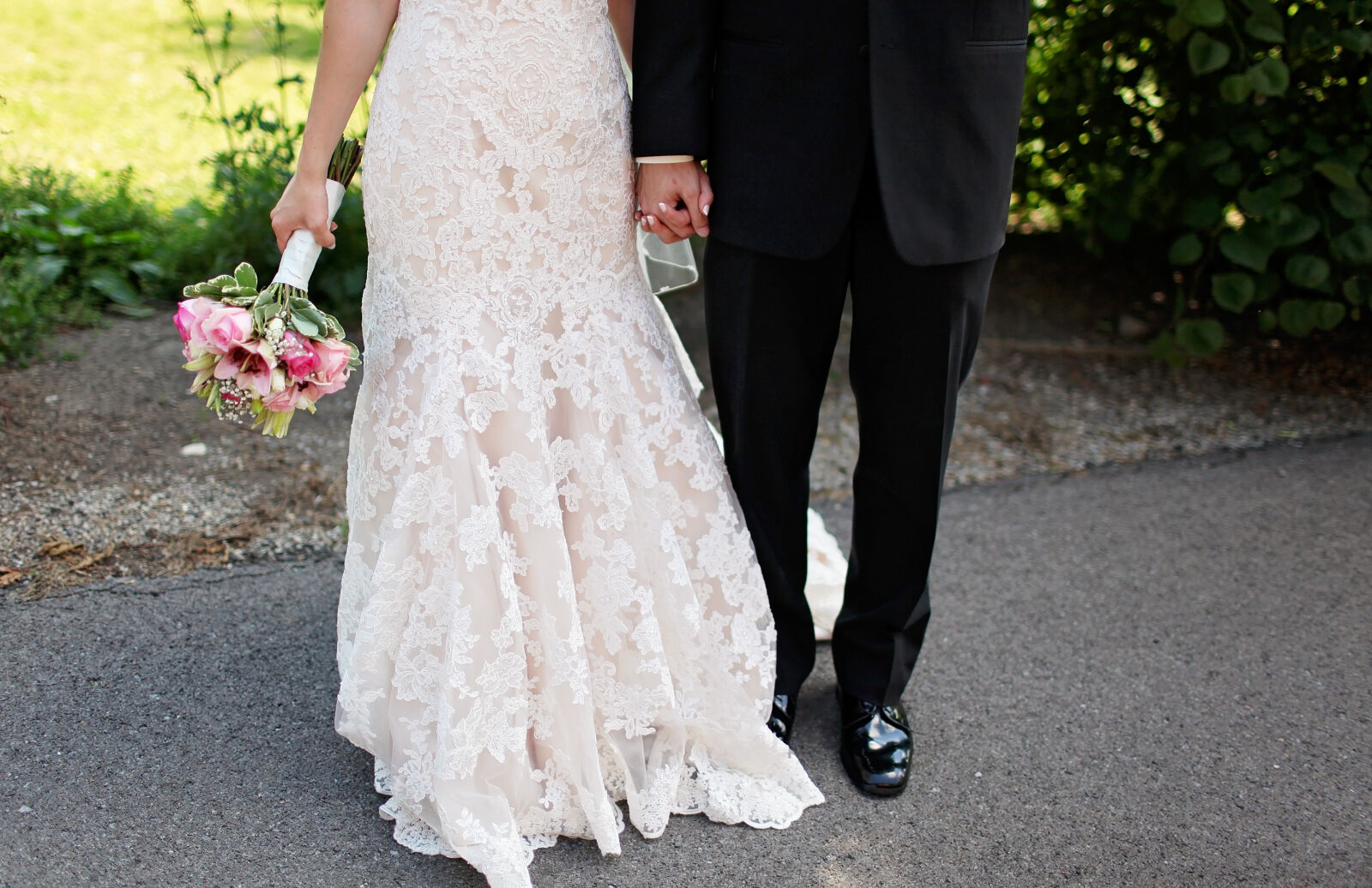 Canon EF 35mm F1.4L USM sample photo. Adult, blur, bouquet, bridal photography