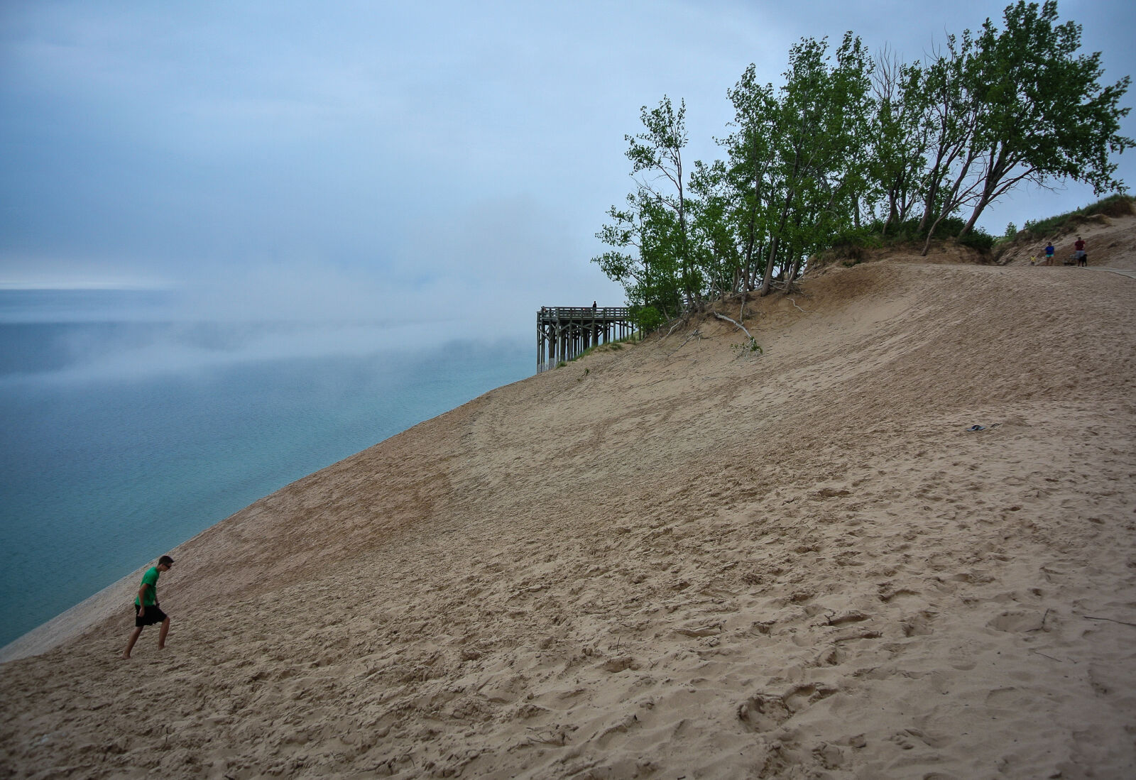 Nikon 1 Nikkor VR 10-30mm F3.5-5.6 sample photo. Climb, clouds, dunes, lake photography