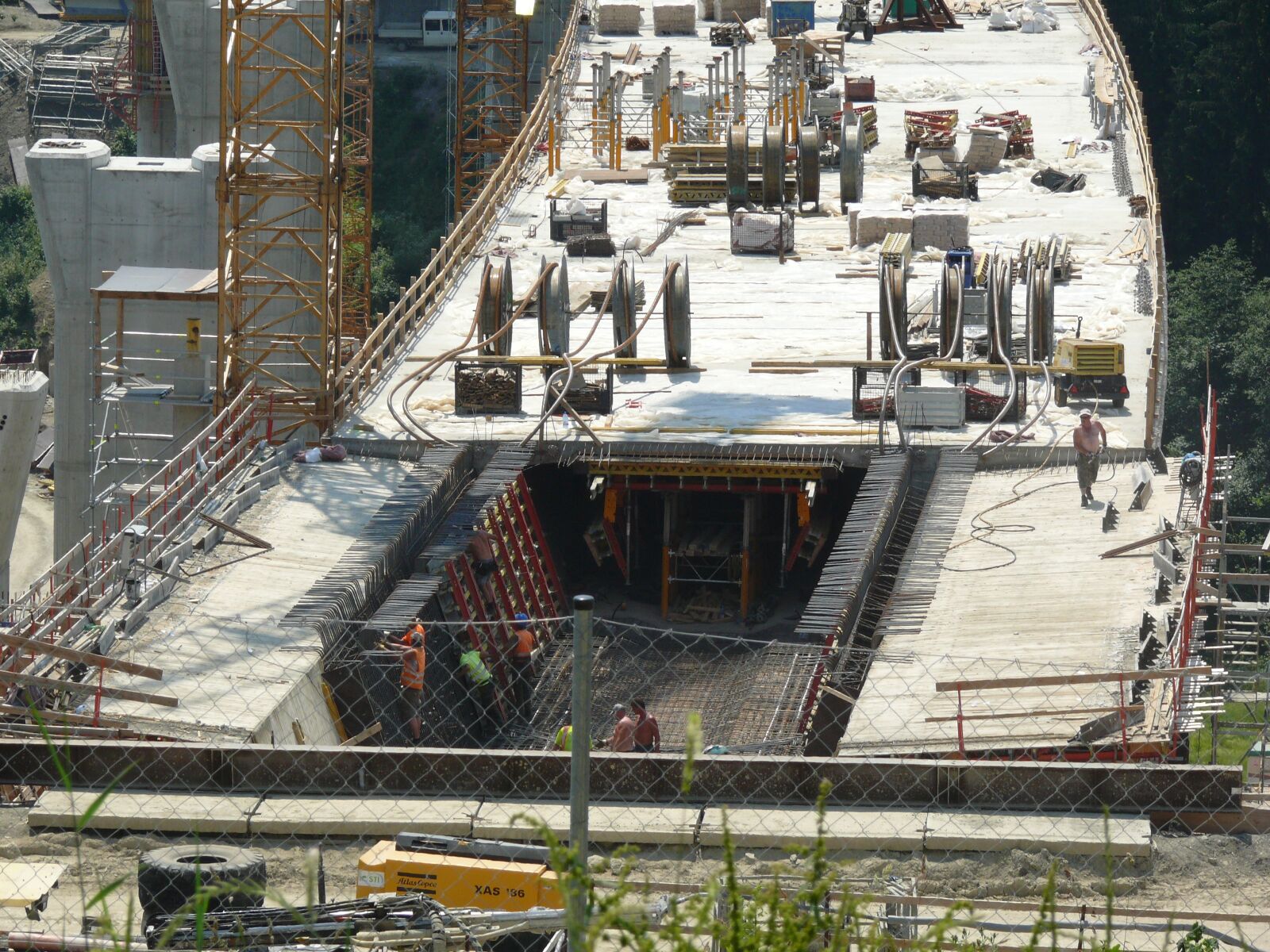 Panasonic DMC-FZ50 sample photo. Construction, highway bridge, structure photography