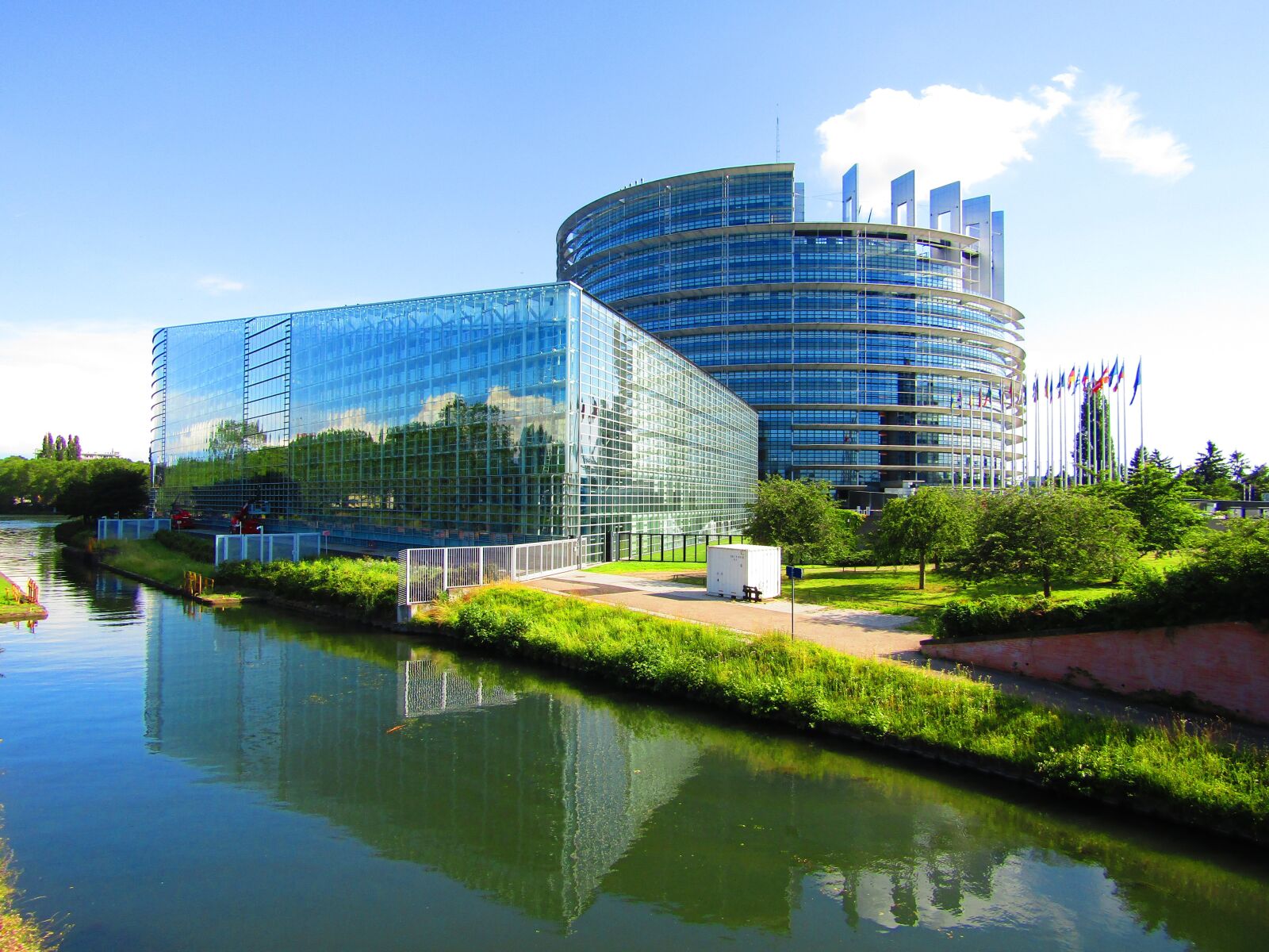 Canon PowerShot SX410 IS sample photo. The european parliament in photography