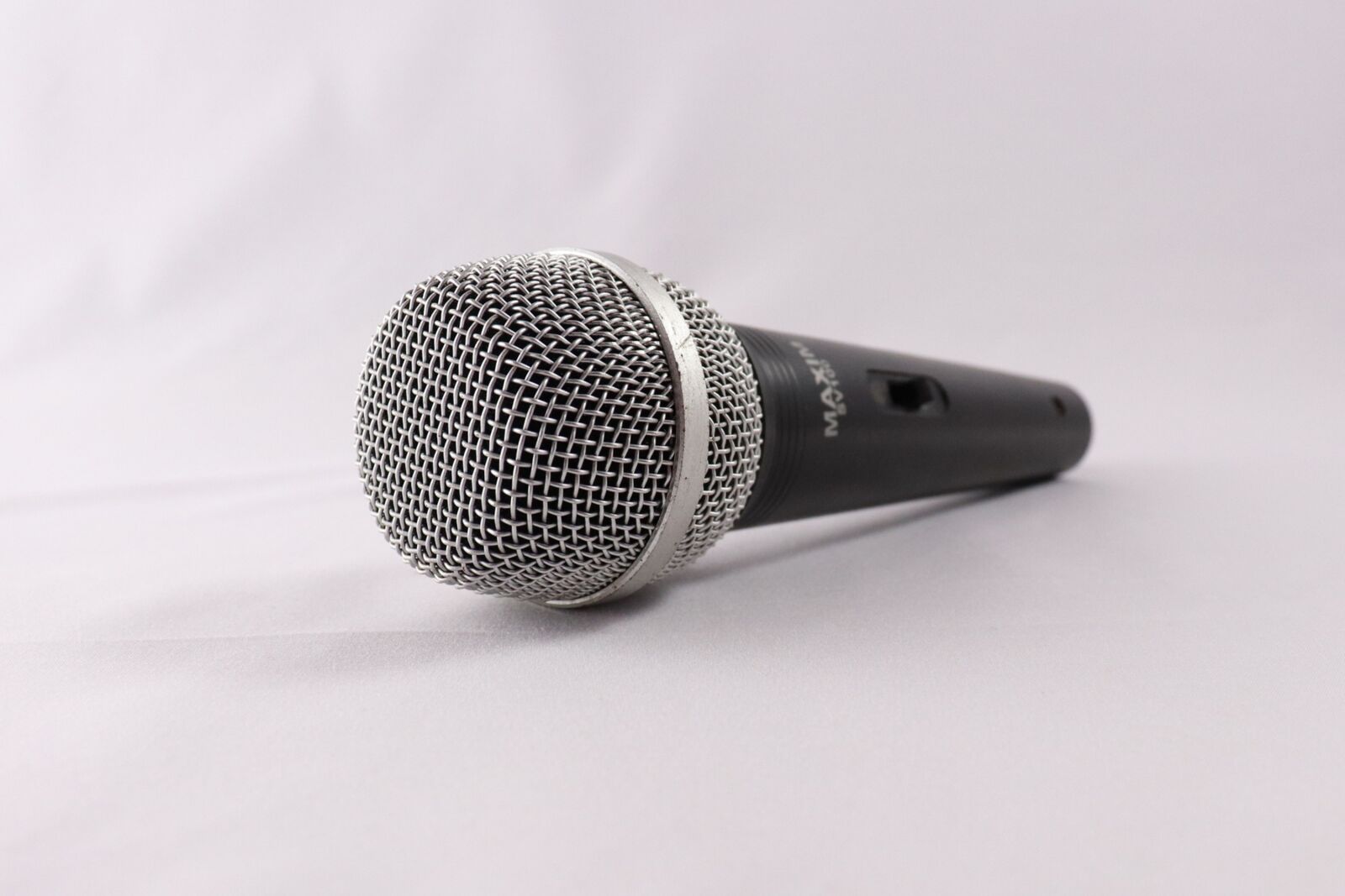 Canon EOS 200D (EOS Rebel SL2 / EOS Kiss X9) sample photo. Mic, microphone, music product photography