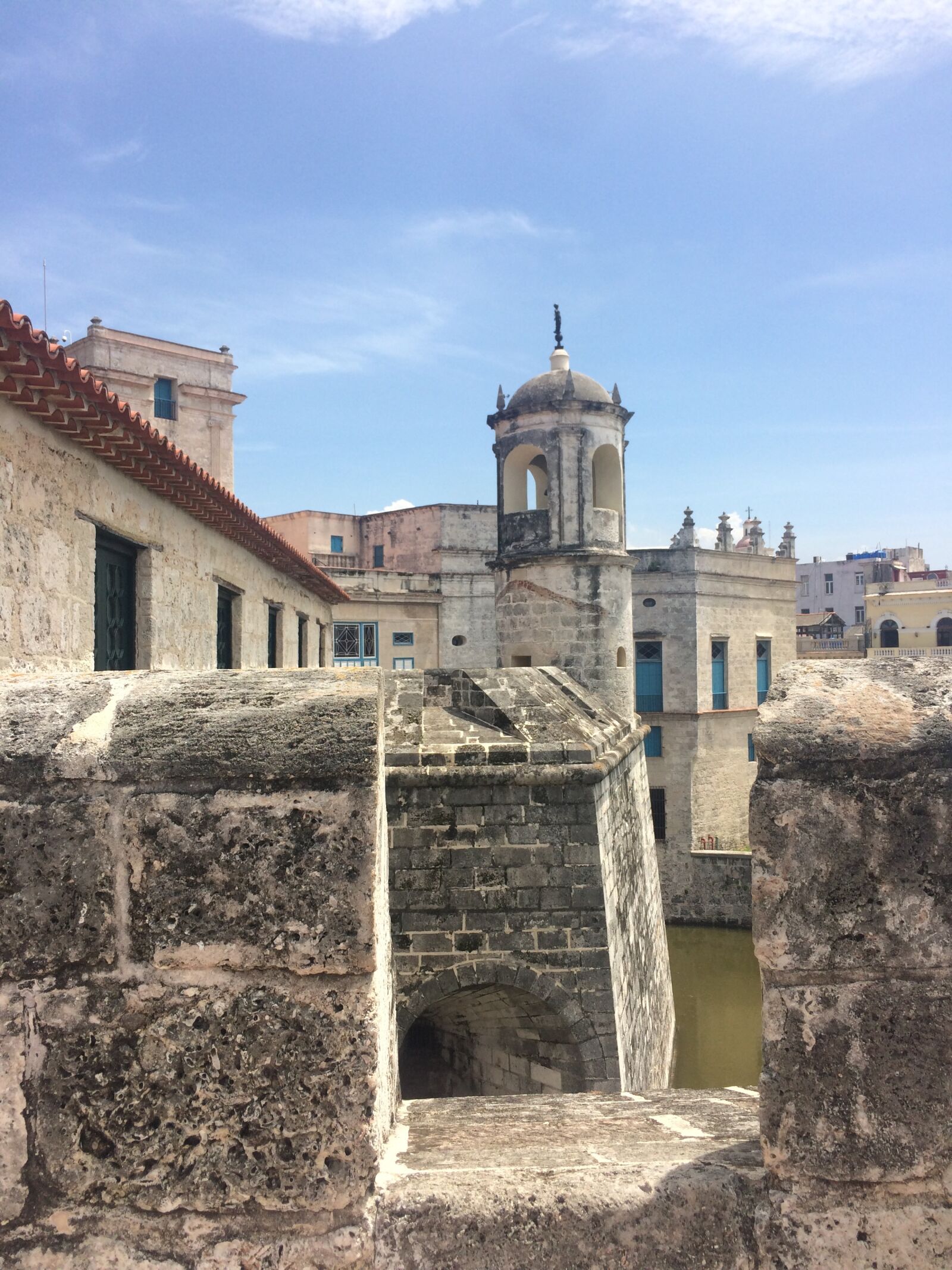 iPhone 5s back camera 4.15mm f/2.2 sample photo. Cuba, havana, old photography