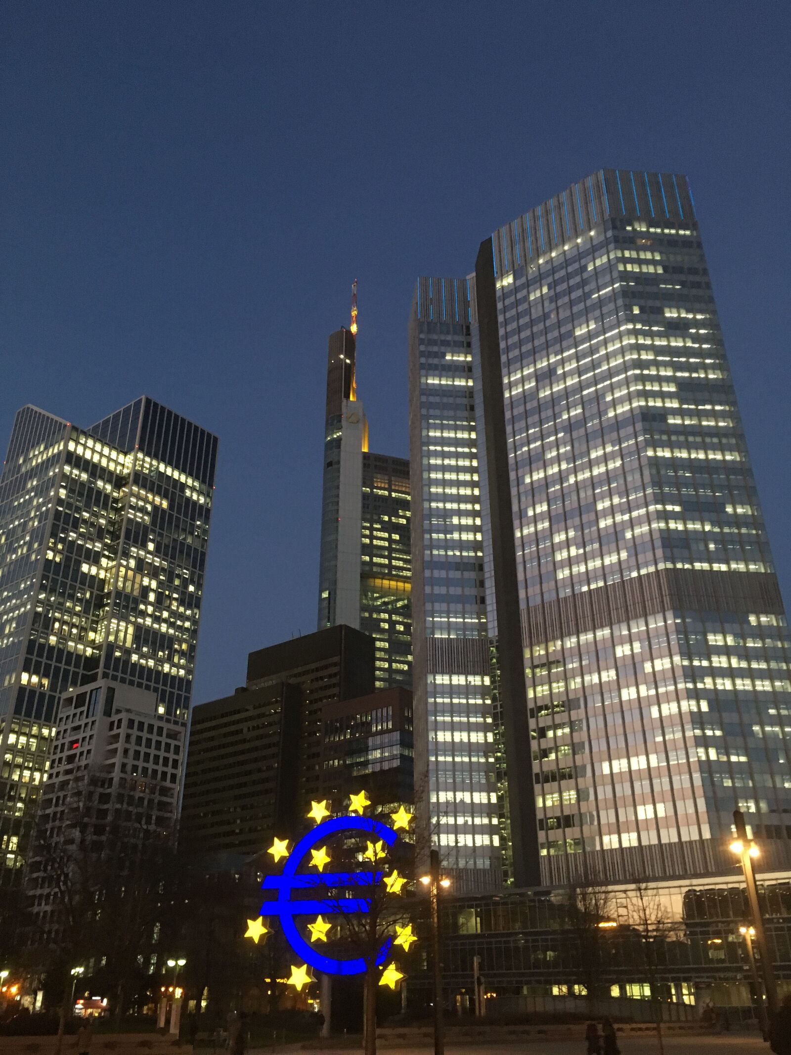 iPhone SE back camera 4.15mm f/2.2 sample photo. Frankfurt, skyline, evening photography