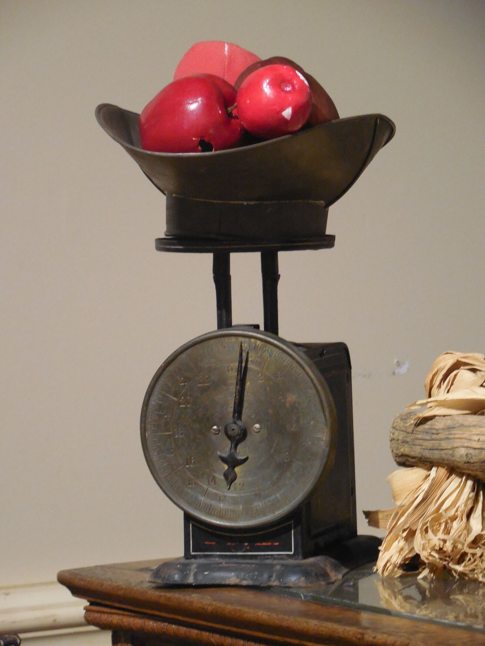 Nikon COOLPIX L620 sample photo. Scales, antique, old photography